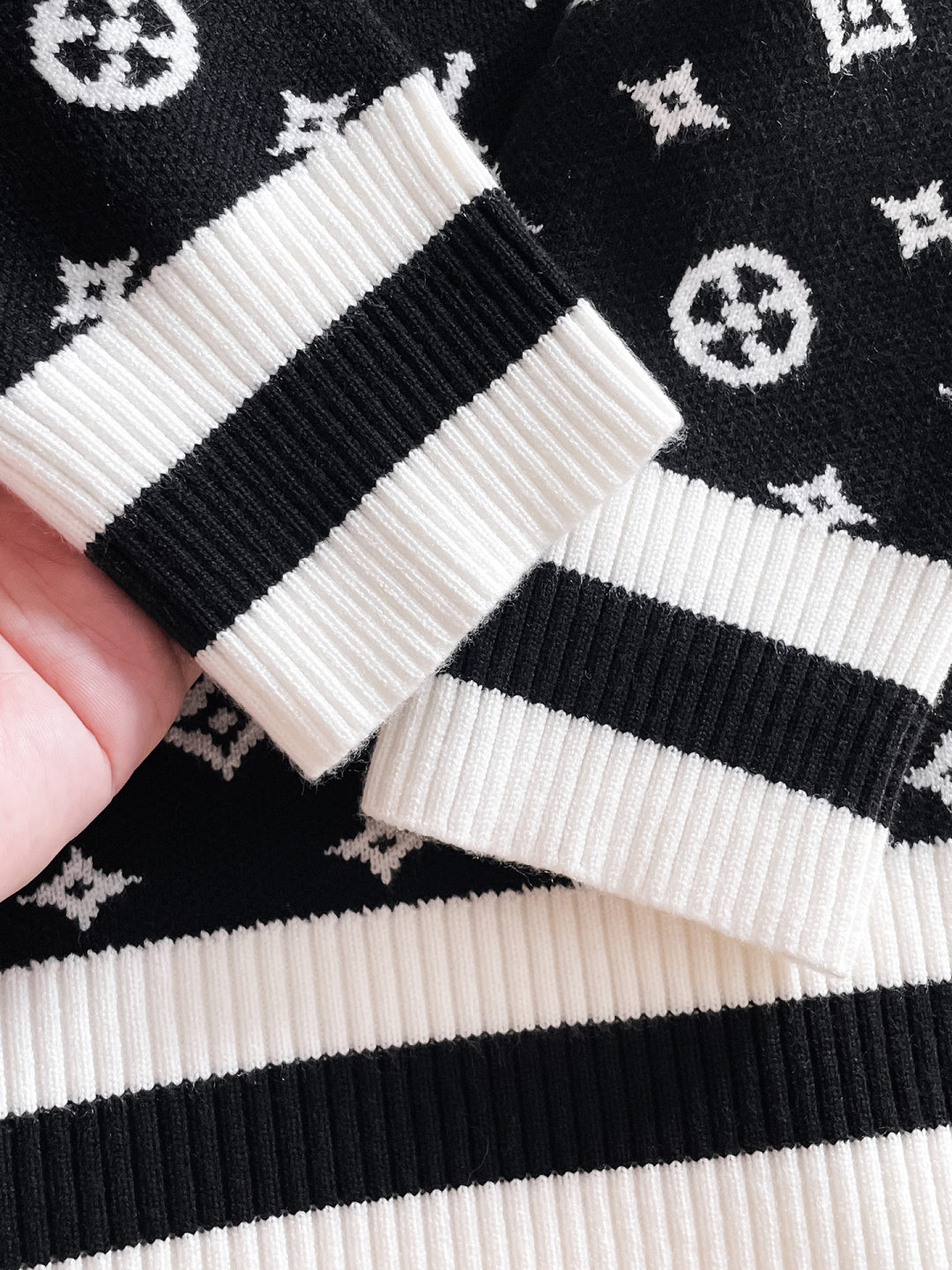 Louis Vuitton Basic Clothing Wool M-l-xl