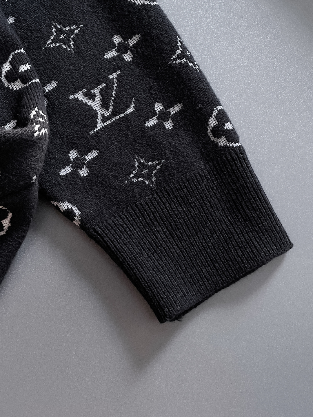 Louis Vuitton Basic Clothing Wool M-l-xl