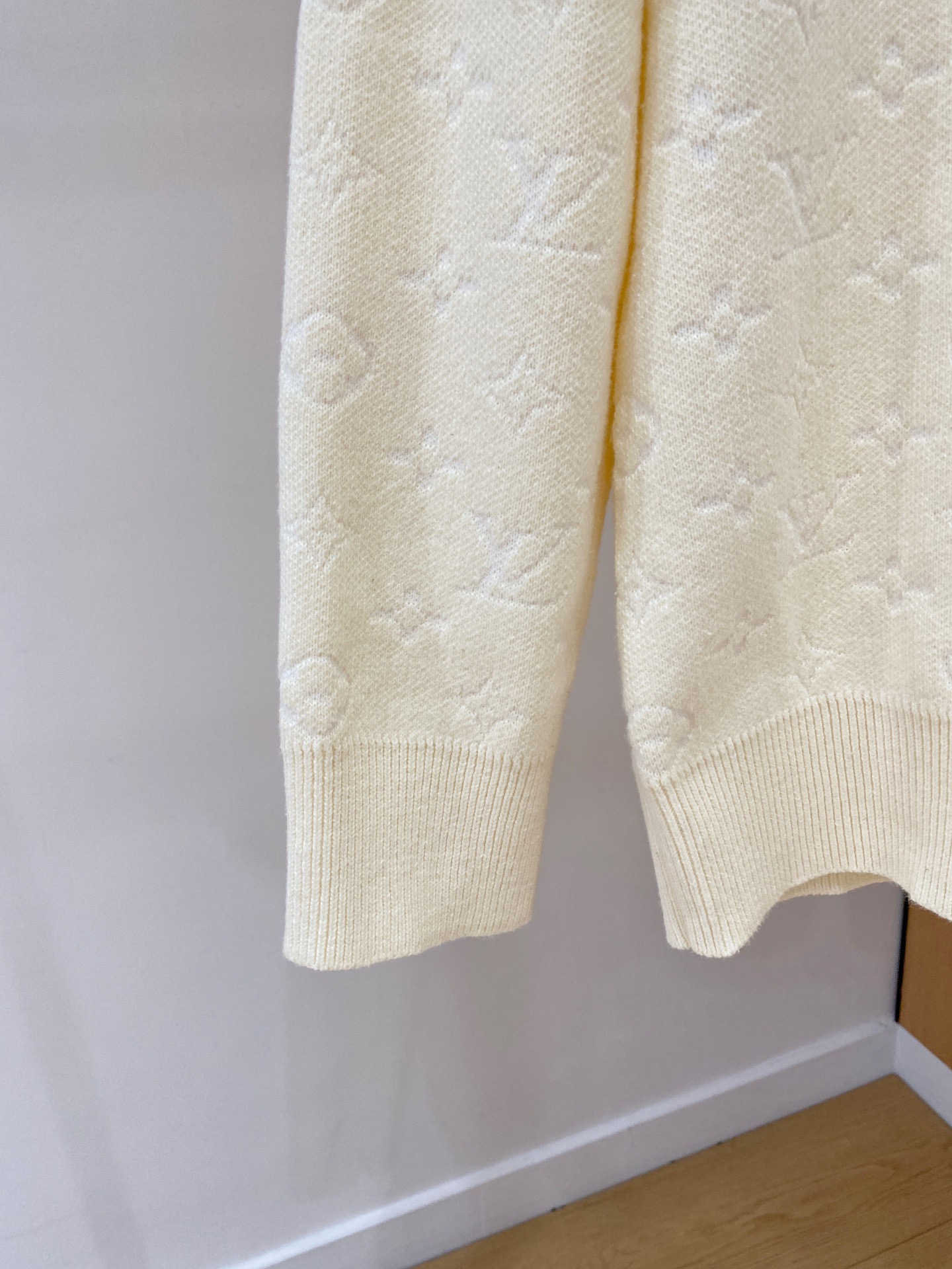 Louis Vuitton Basic Clothing Wool M-l-xl