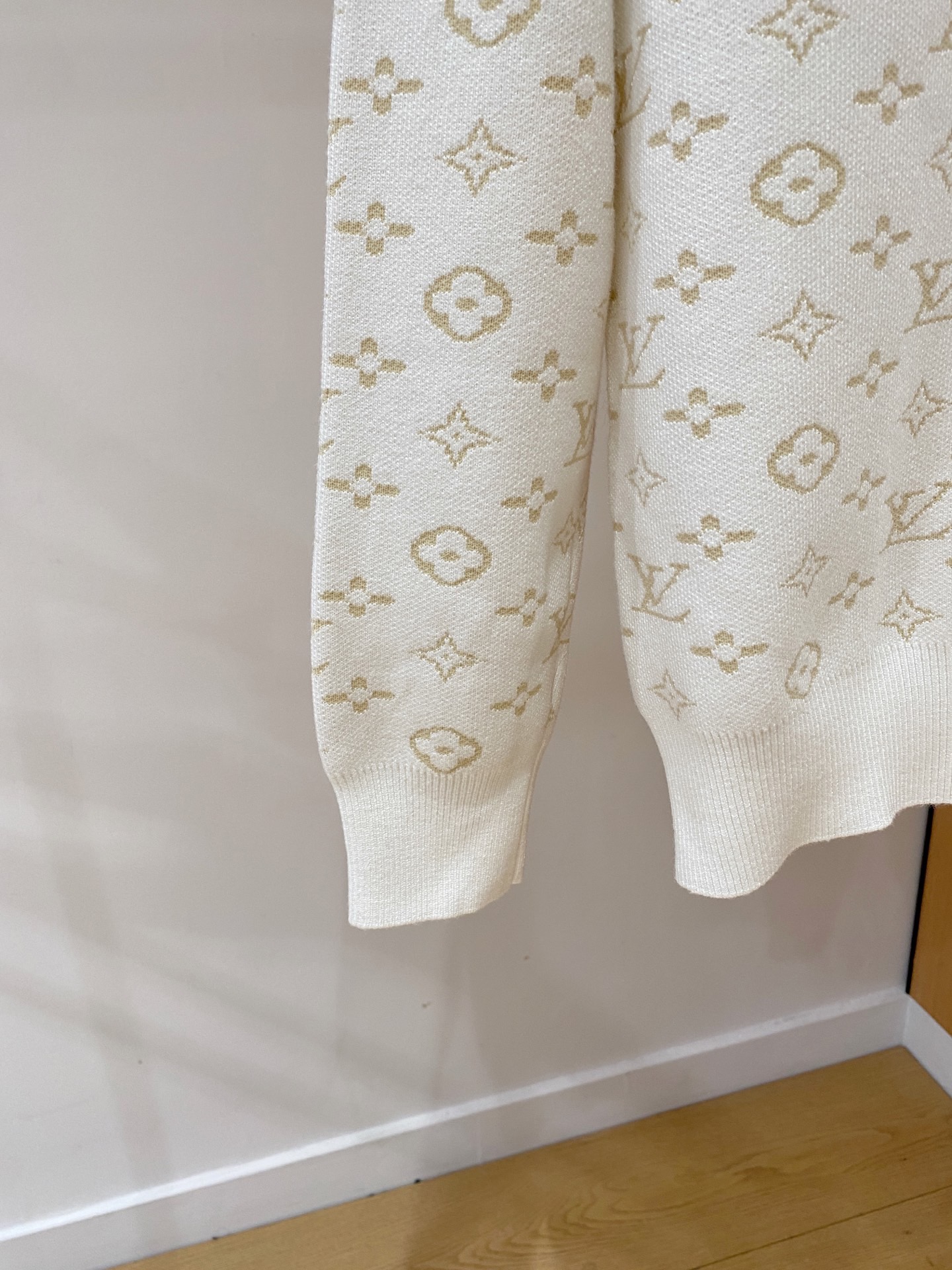 Louis Vuitton Basic Clothing Wool M-l-xl