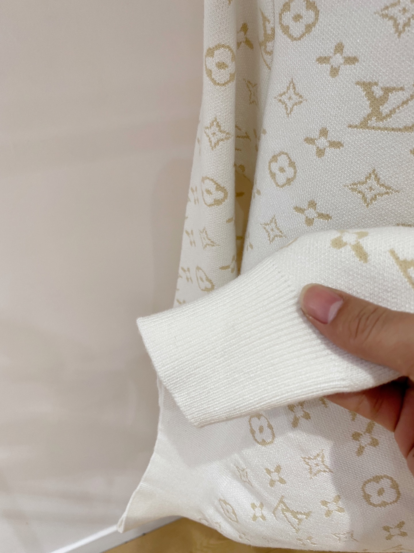 Louis Vuitton Basic Clothing Wool M-l-xl