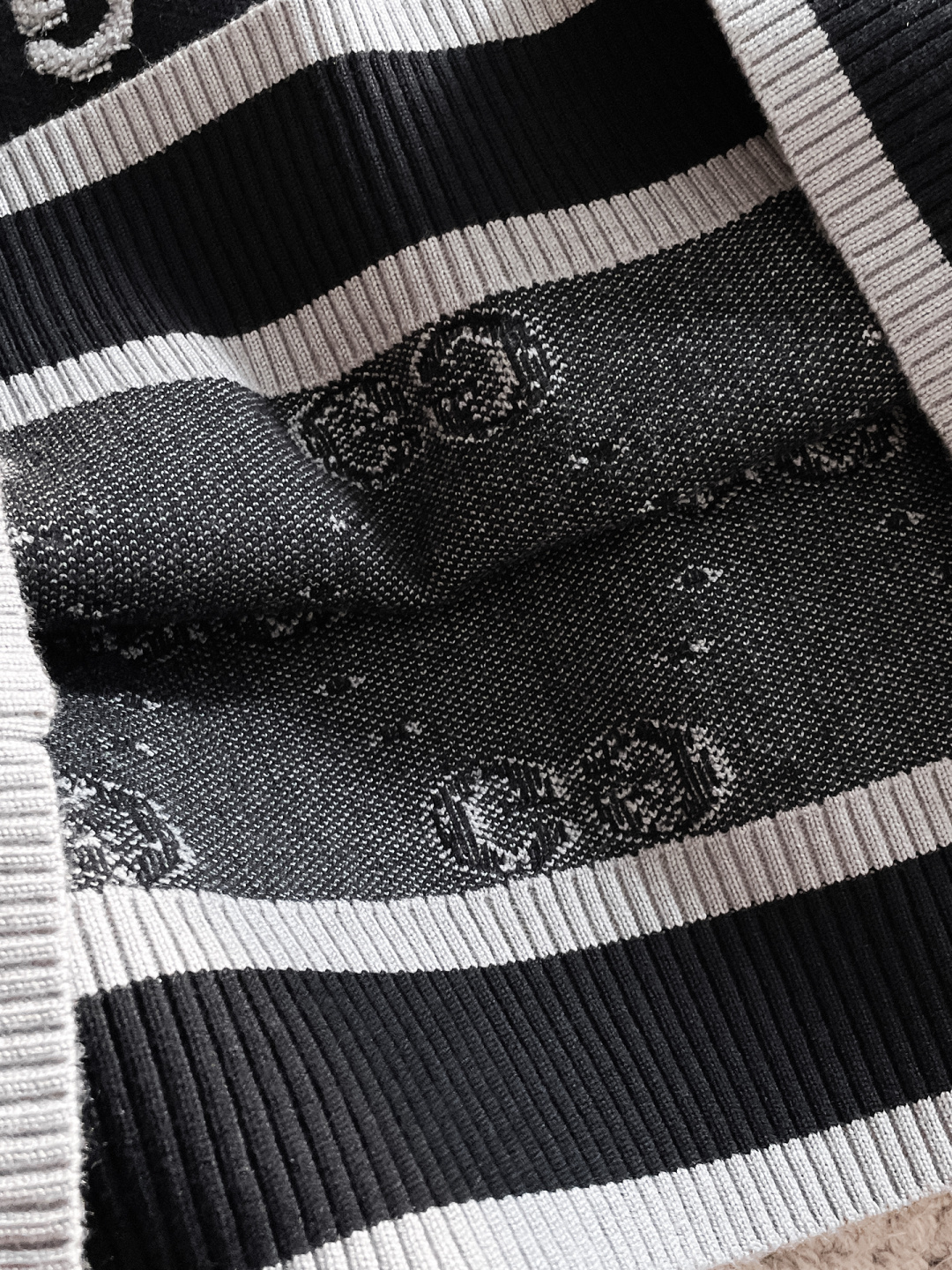 Gucci Basic Clothing Wool M-l-xl