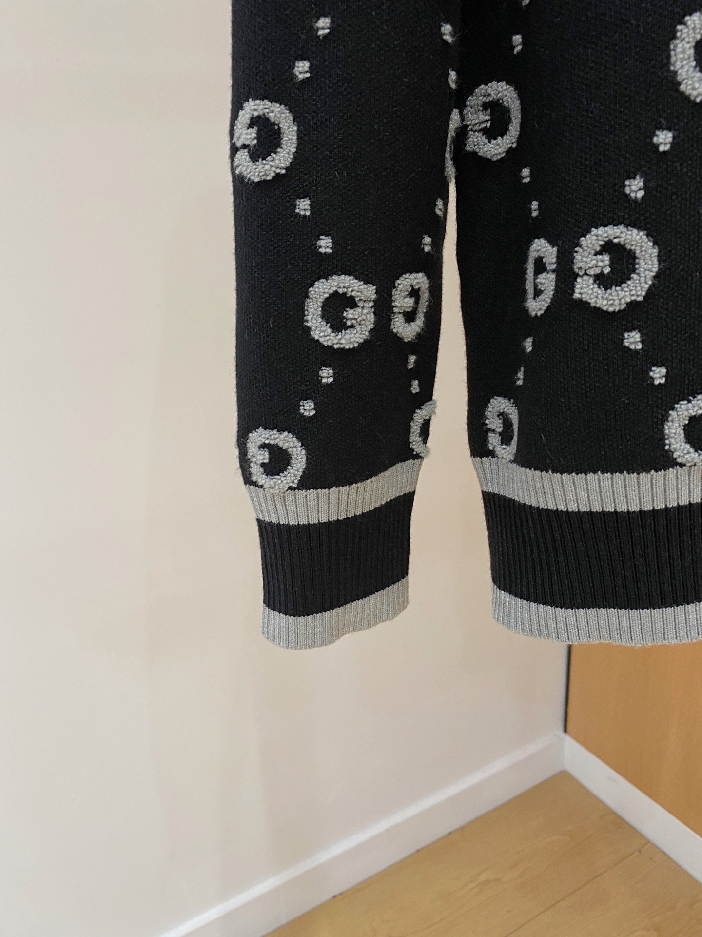 Gucci Basic Clothing Wool M-l-xl