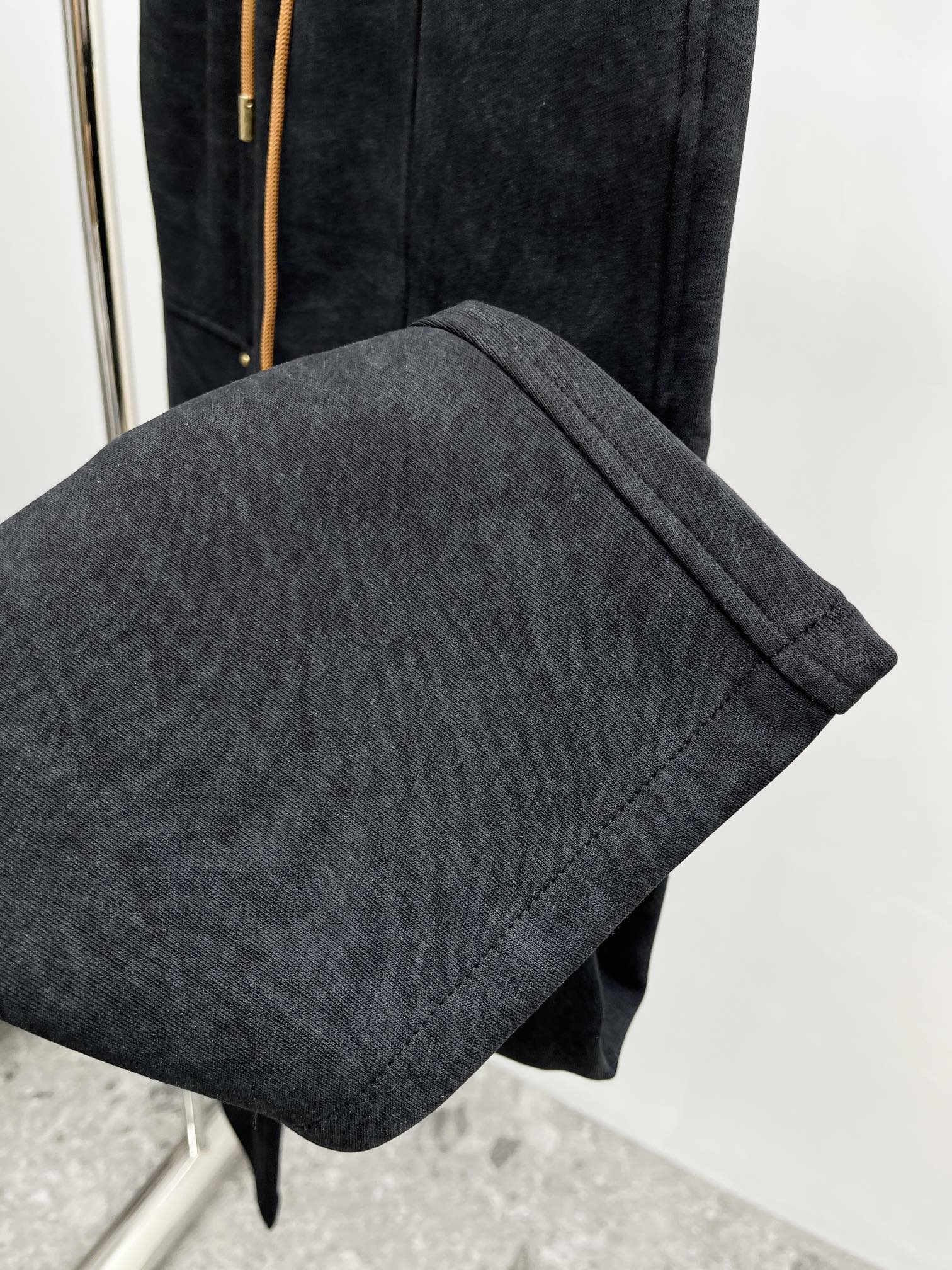 Louis Vuitton Basic Clothing M-l-xl