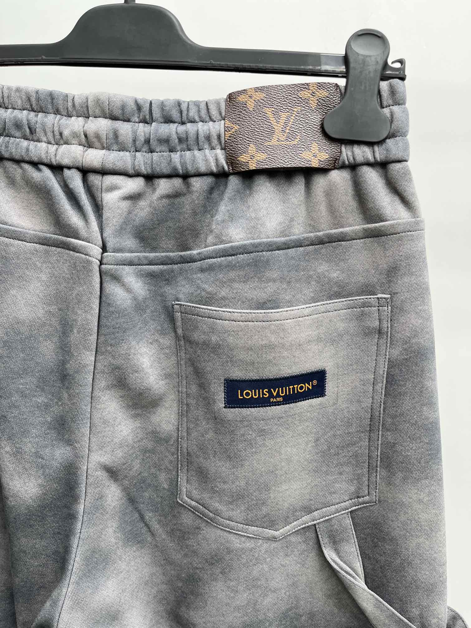 Louis Vuitton Basic Clothing M-xl