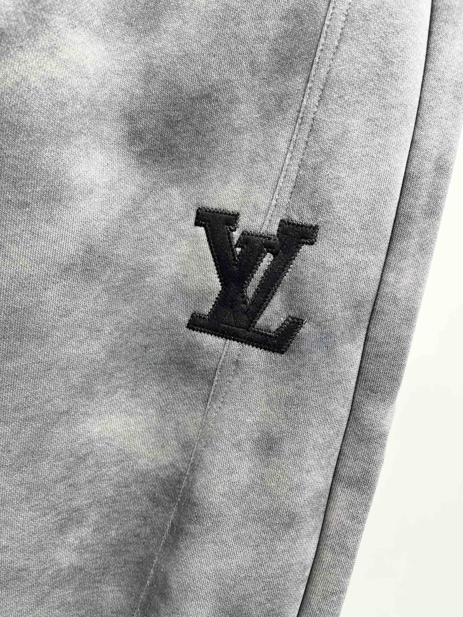 Louis Vuitton Basic Clothing M-xl