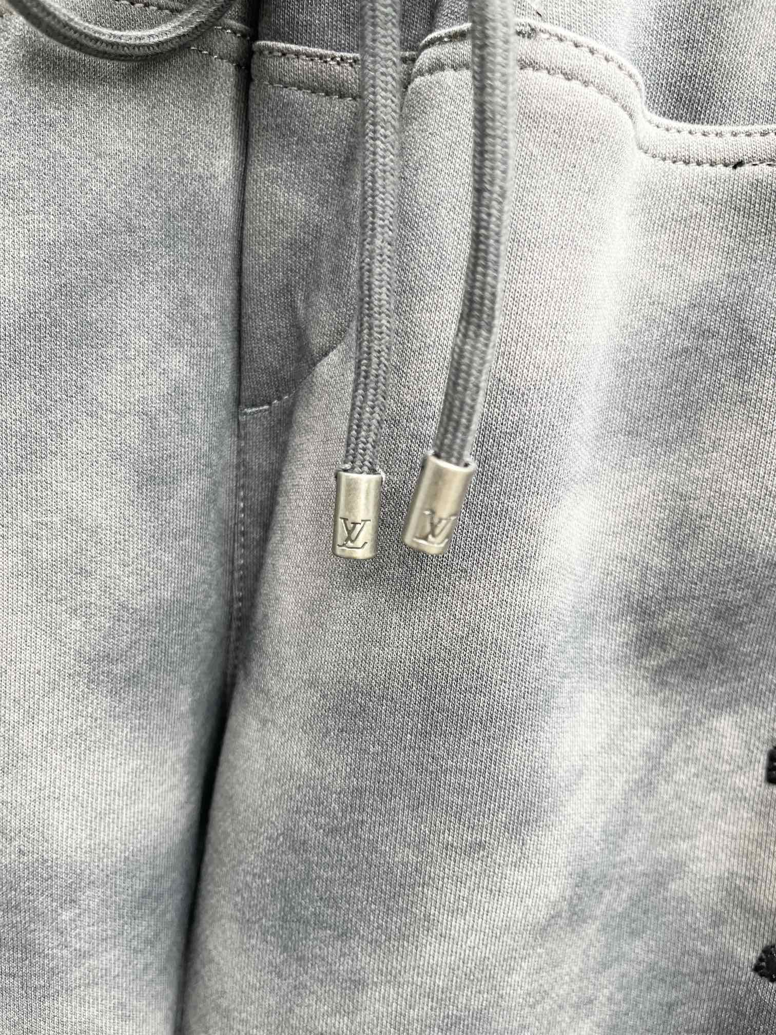 Louis Vuitton Basic Clothing M-xl