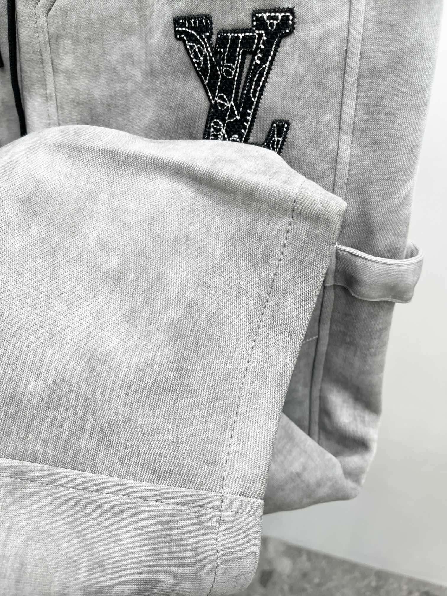 Louis Vuitton Basic Clothing M-xl