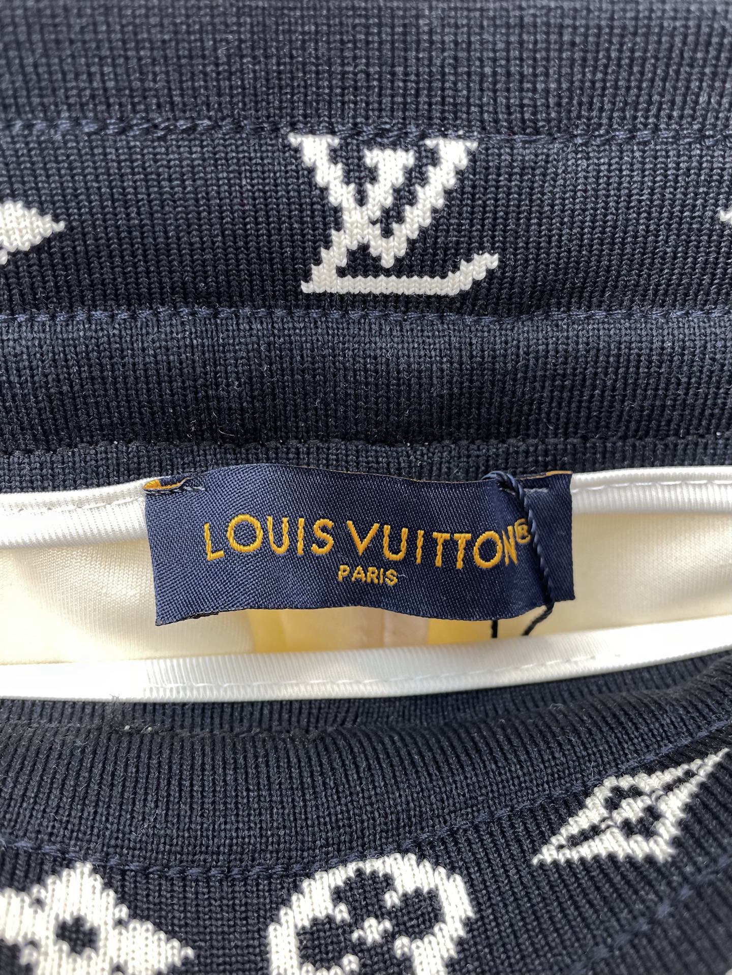 Louis Vuitton Basic Clothing S-m-l-xl