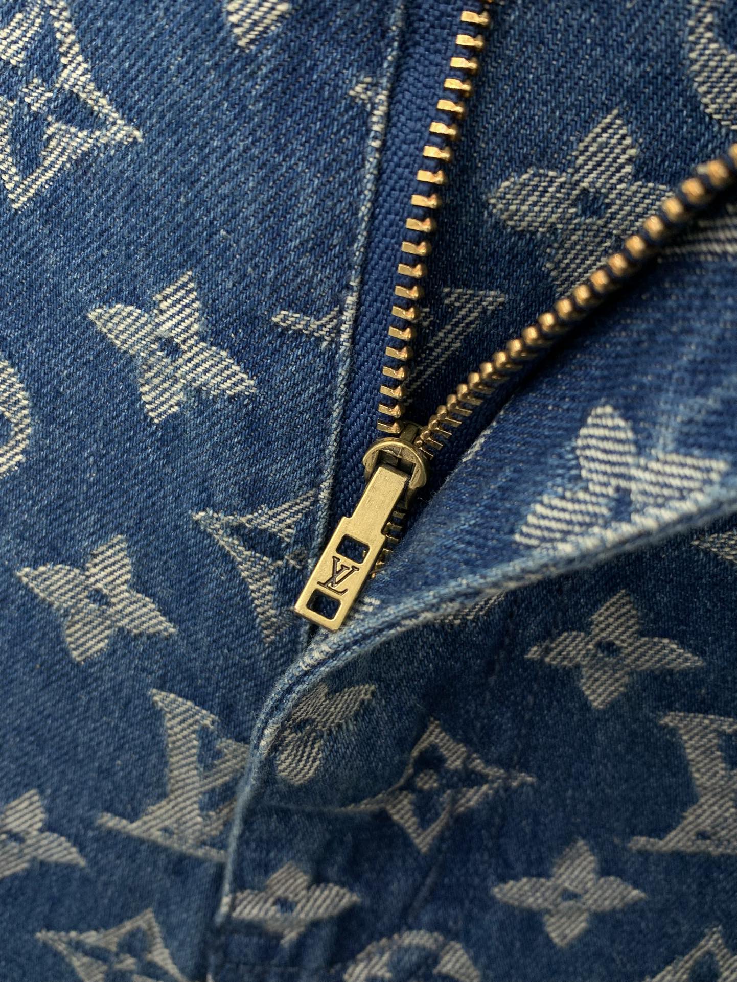 Louis Vuitton Basic Clothing S-l