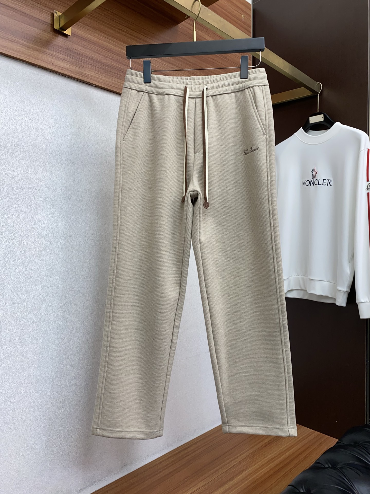 Louis Vuitton Basic Clothing M-l-xl