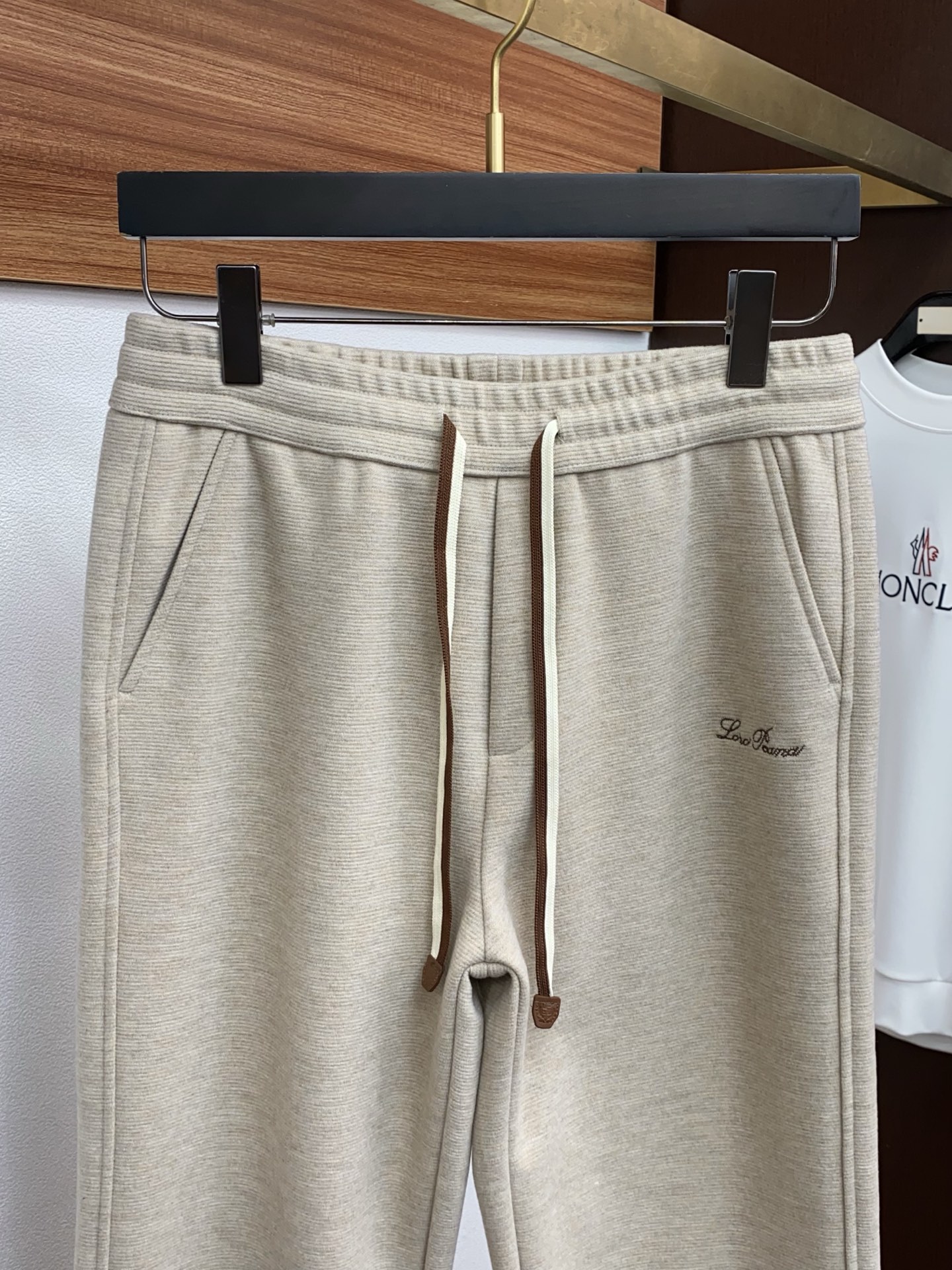 Louis Vuitton Basic Clothing M-l-xl