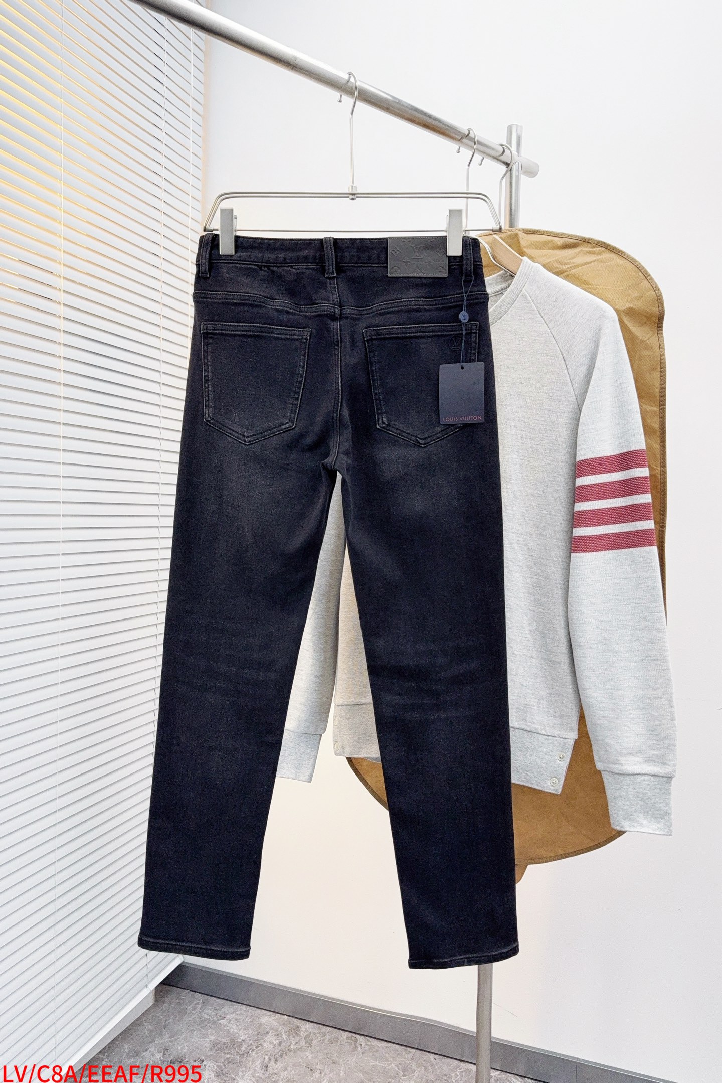 Louis Vuitton Male Jeans L