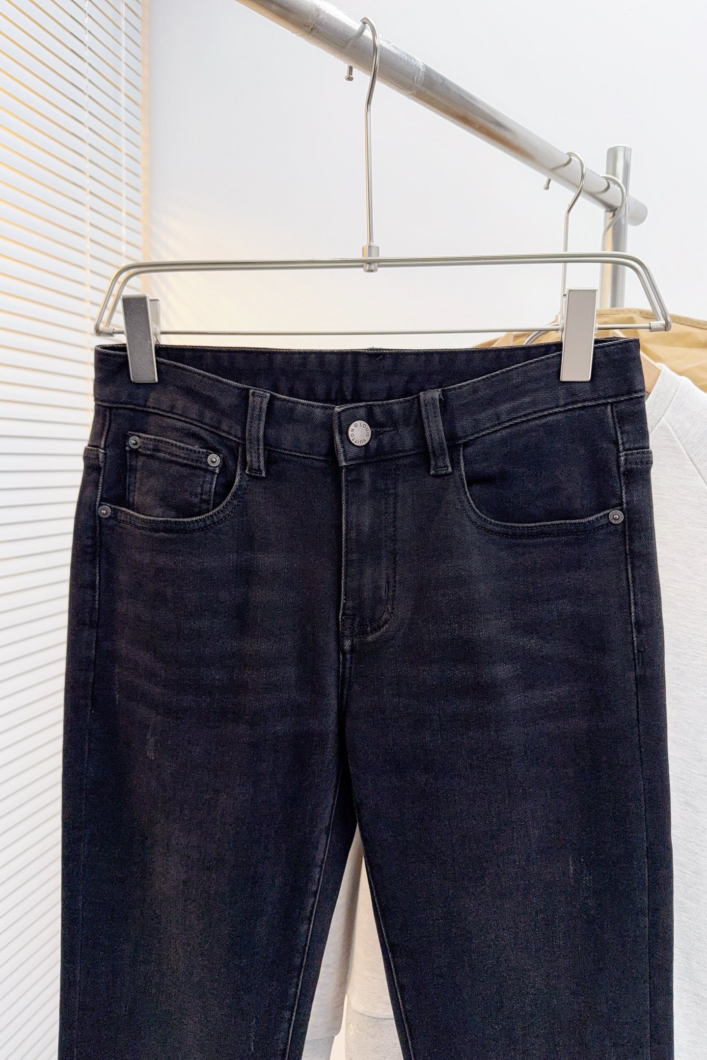 Louis Vuitton Male Jeans L