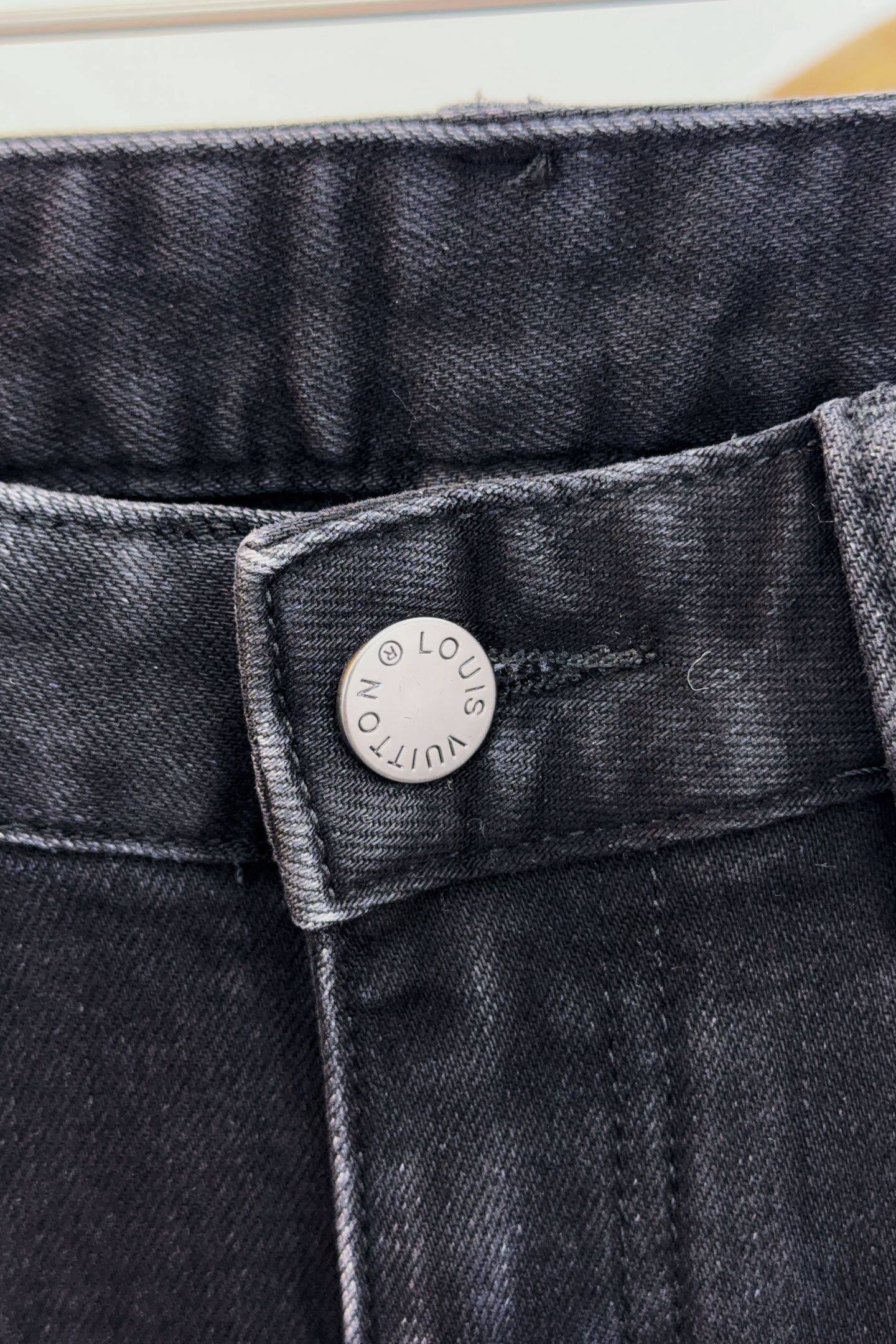 Louis Vuitton Male Jeans L