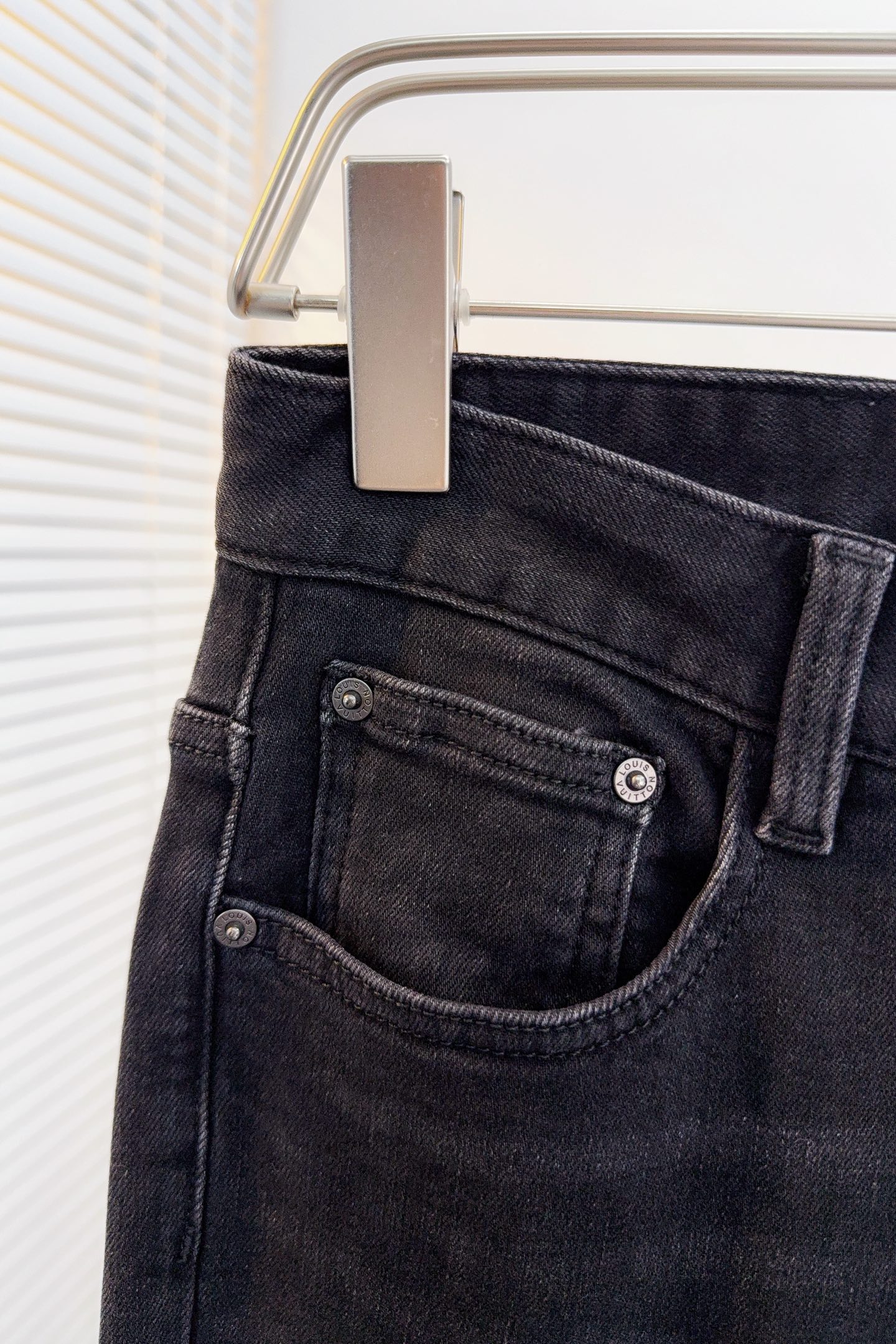 Louis Vuitton Male Jeans L