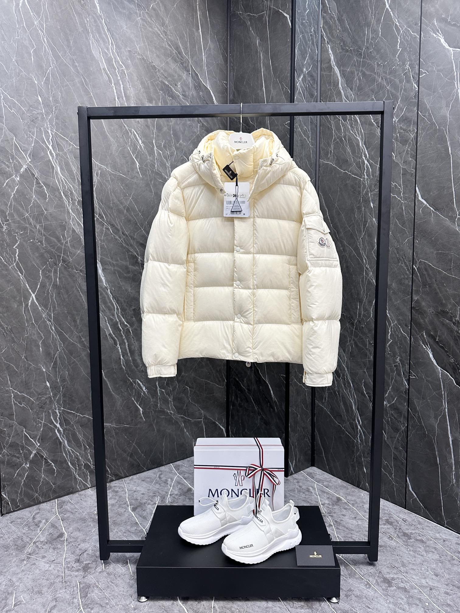 Moncler Down Jacket White Duck Down Black M-l-xl