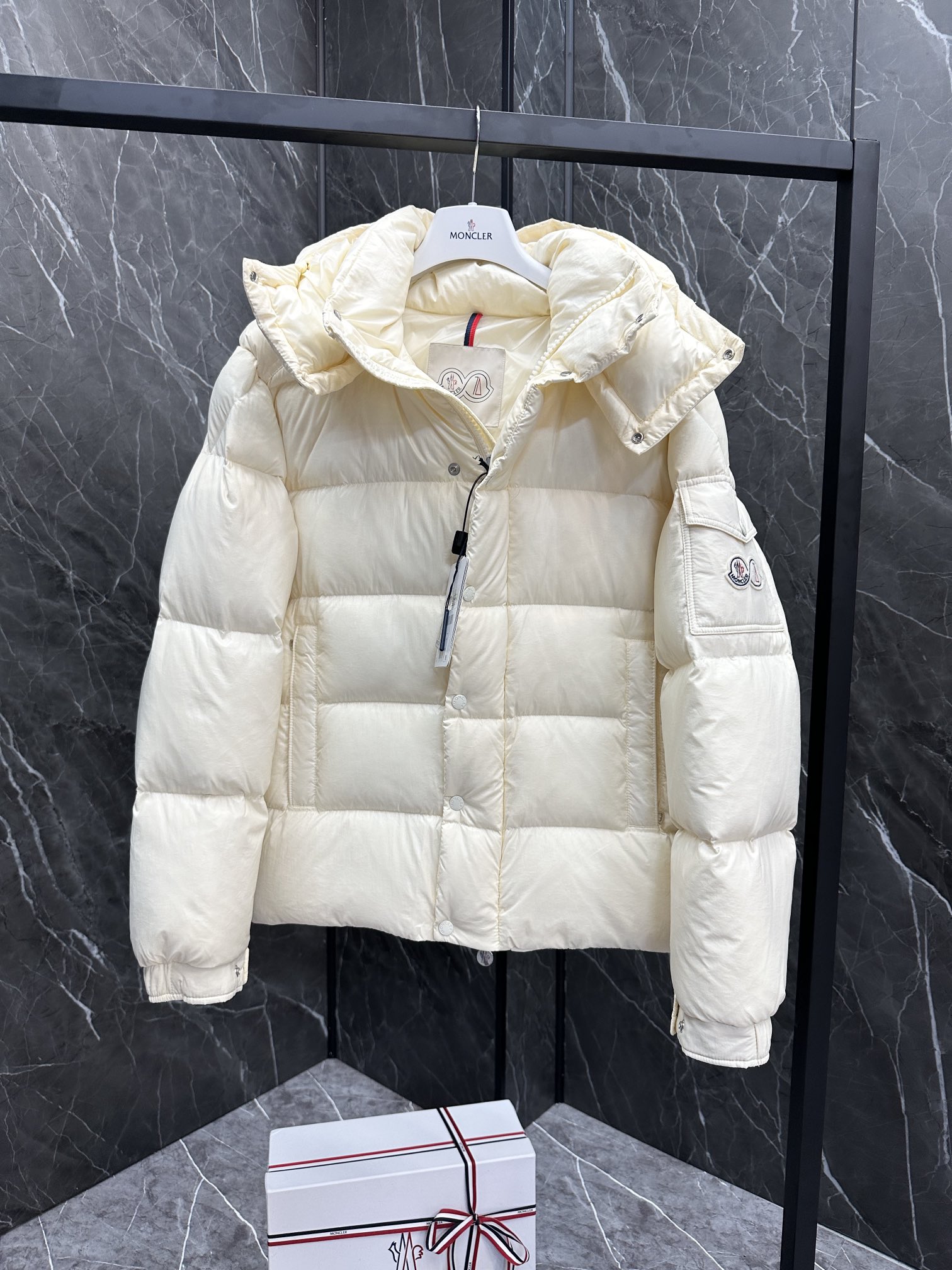 Moncler Down Jacket White Duck Down Black M-l-xl
