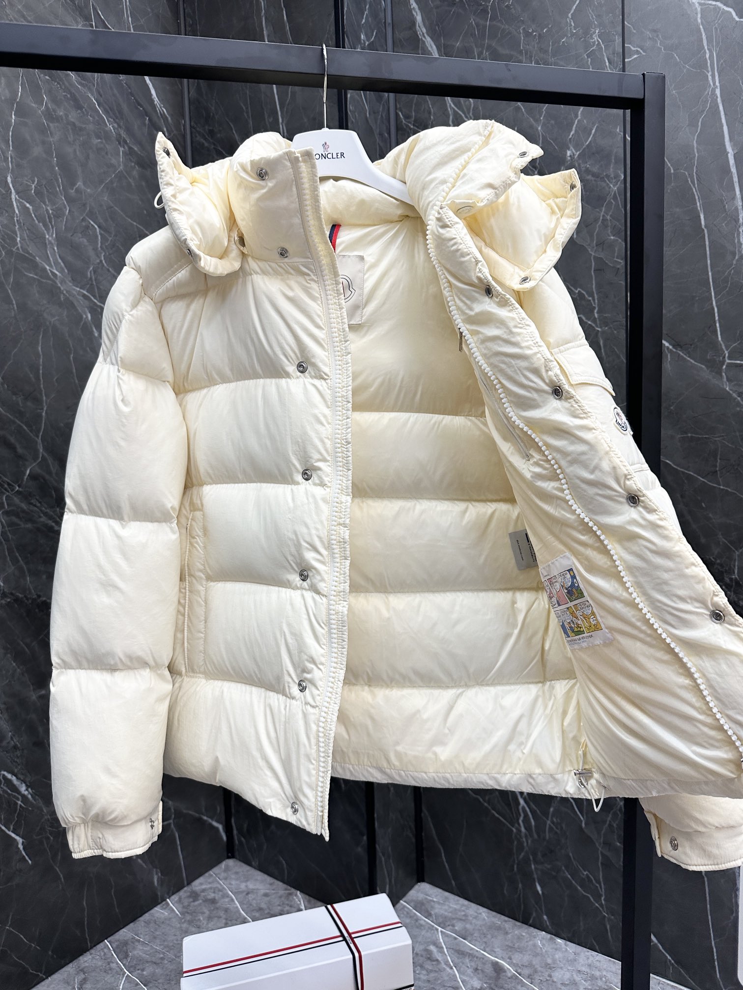 Moncler Down Jacket White Duck Down Black M-l-xl