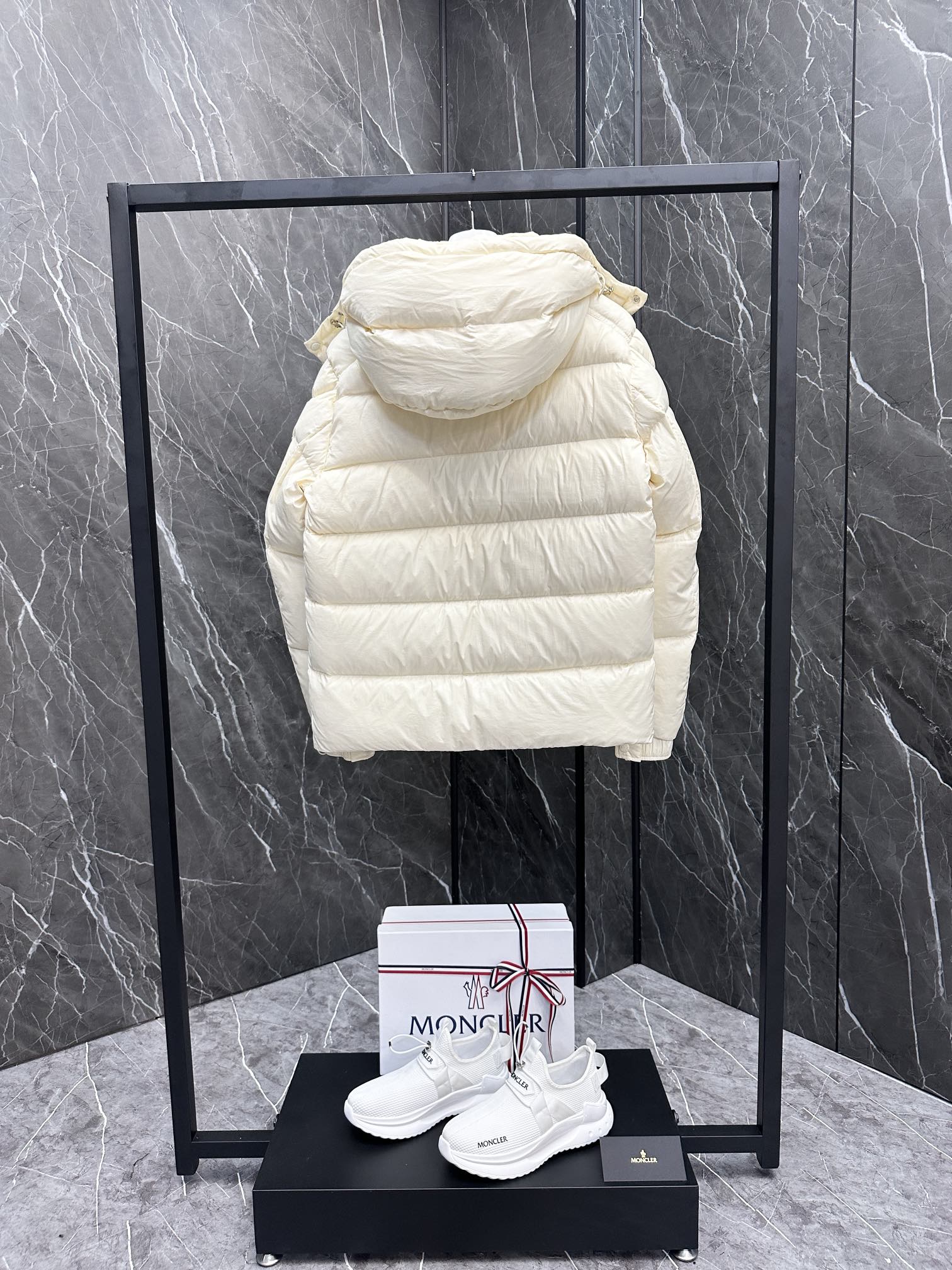 Moncler Down Jacket White Duck Down Black M-l-xl