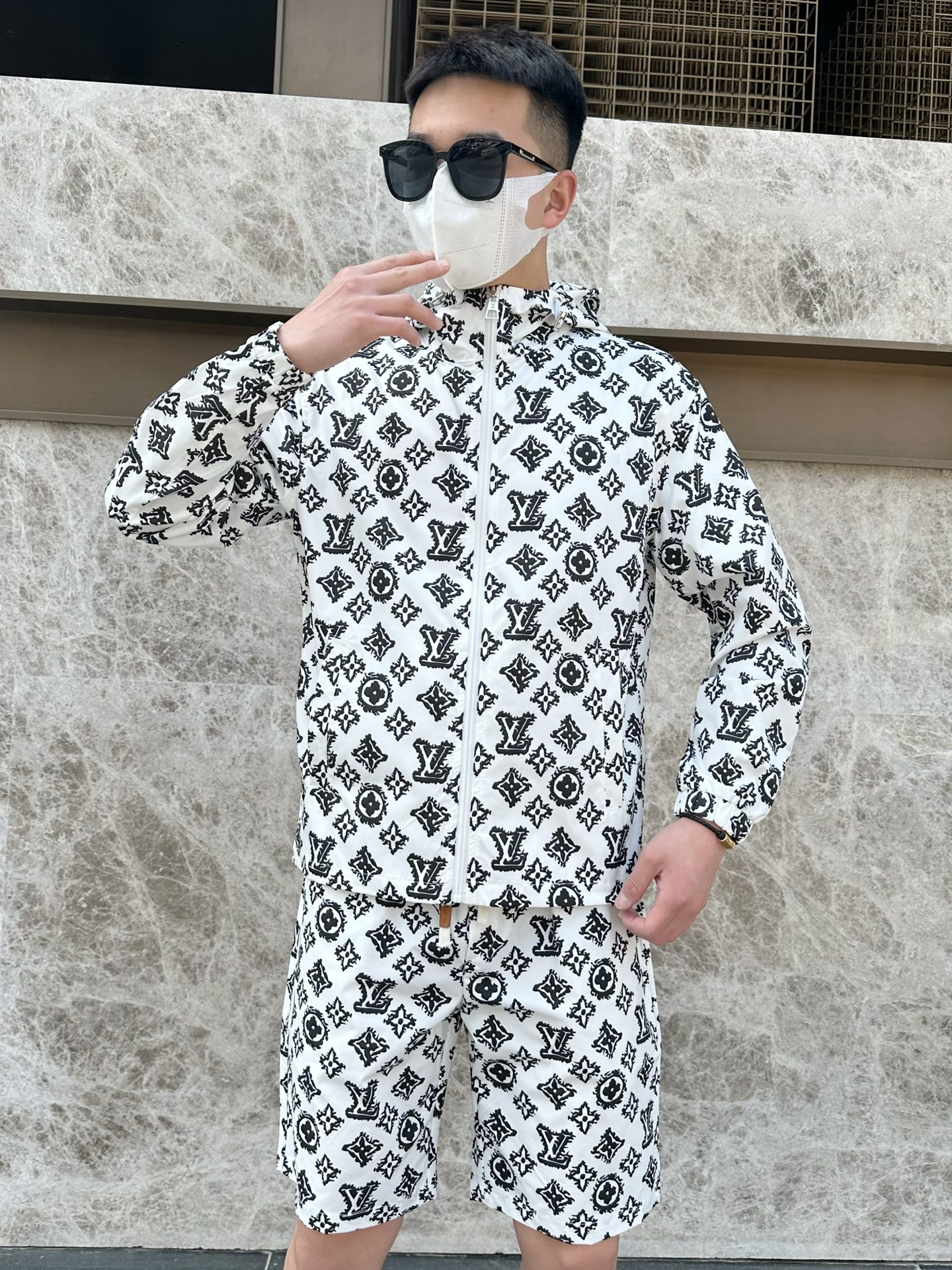 Louis Vuitton Basic Clothing M-l-xxxl