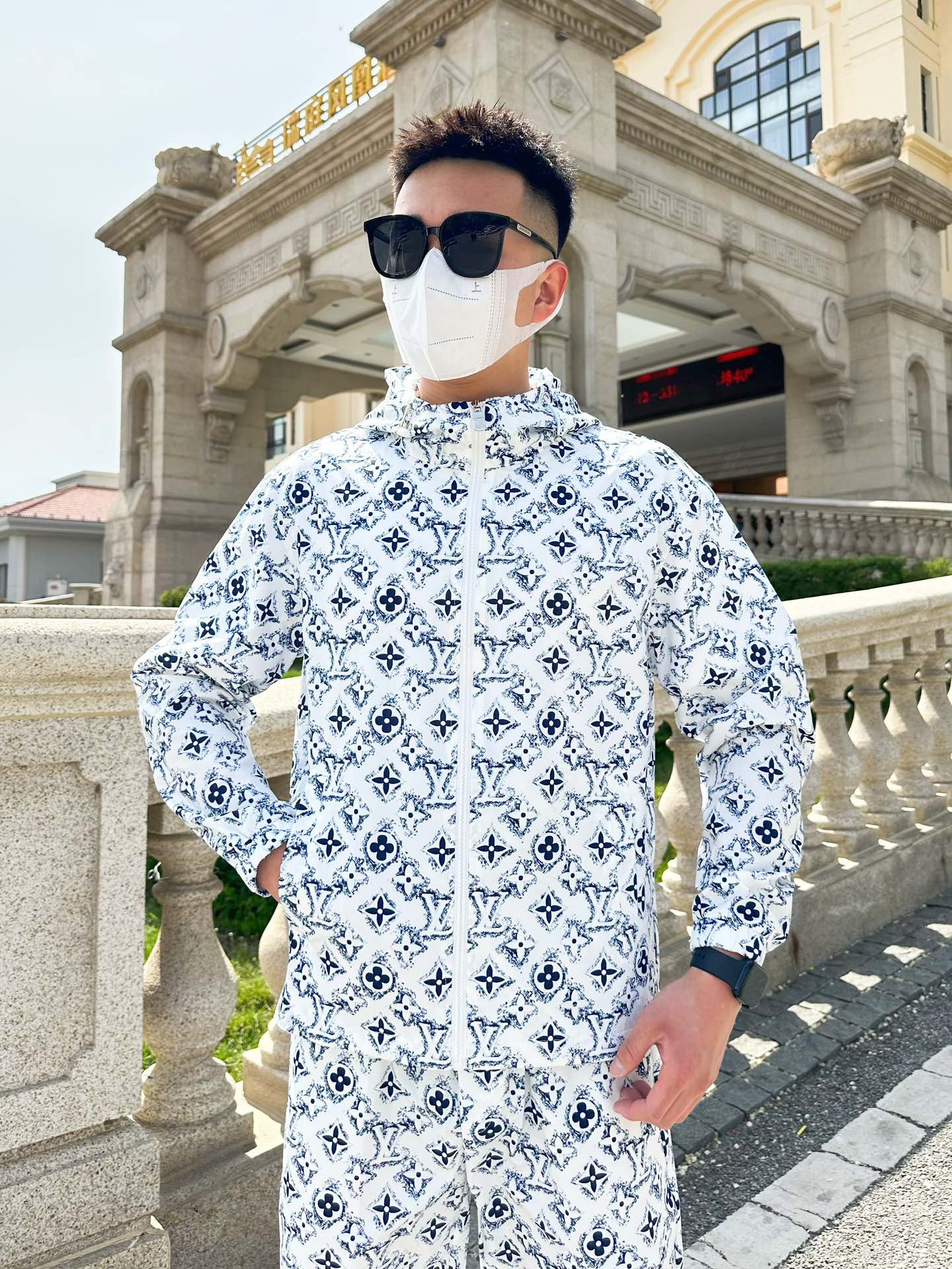 Louis Vuitton Basic Clothing M-l-xxxl