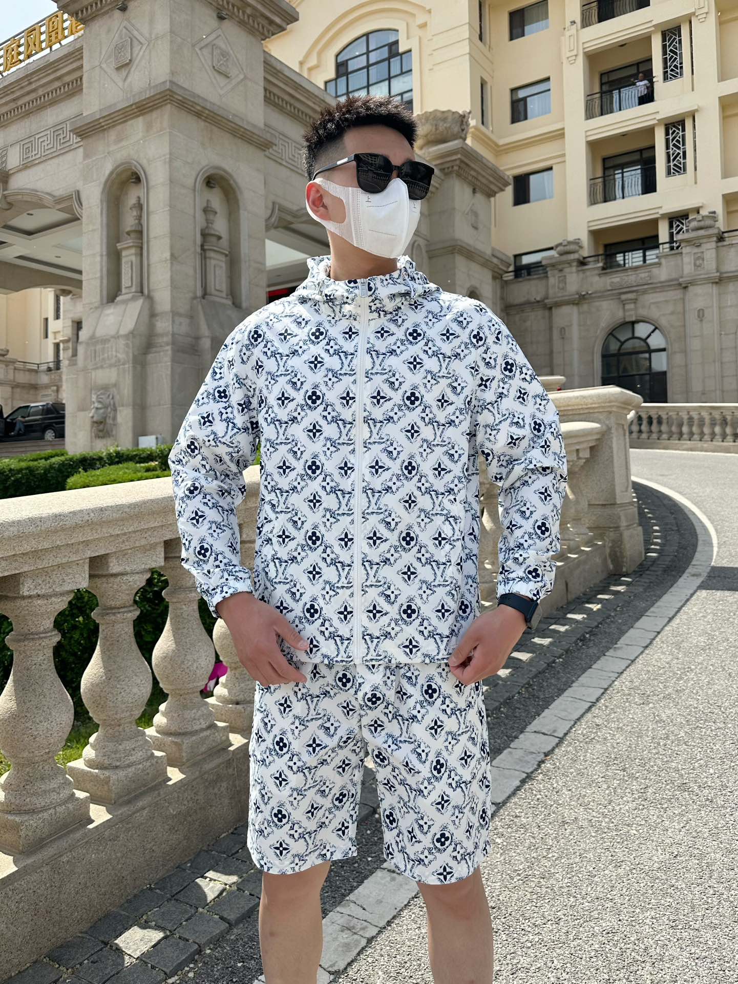 Louis Vuitton Basic Clothing M-l-xxxl