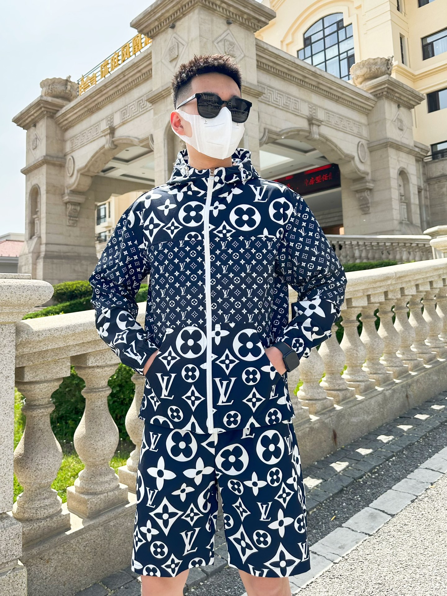 Louis Vuitton Basic Clothing M-l-xxxl