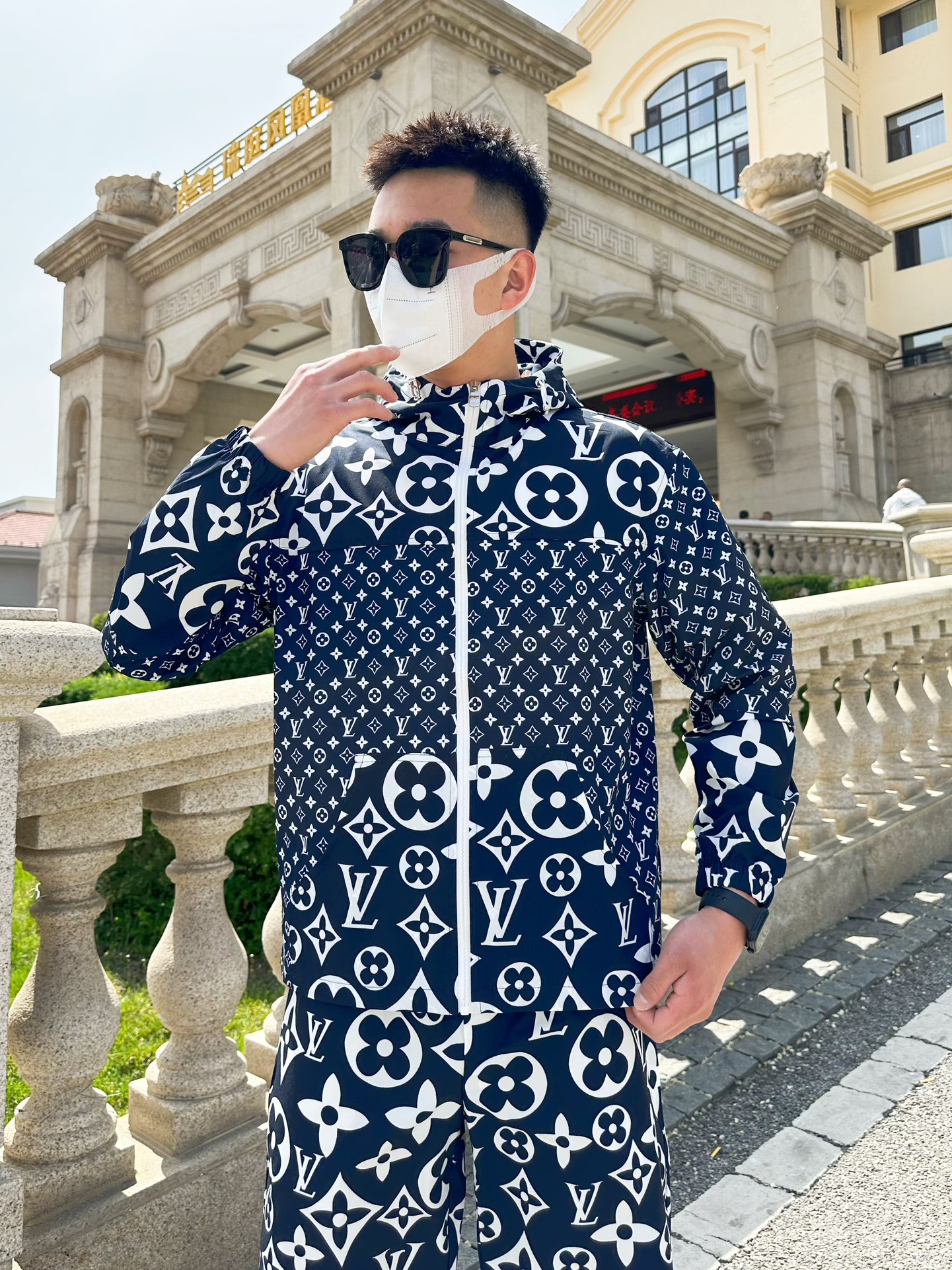 Louis Vuitton Basic Clothing M-l-xxxl