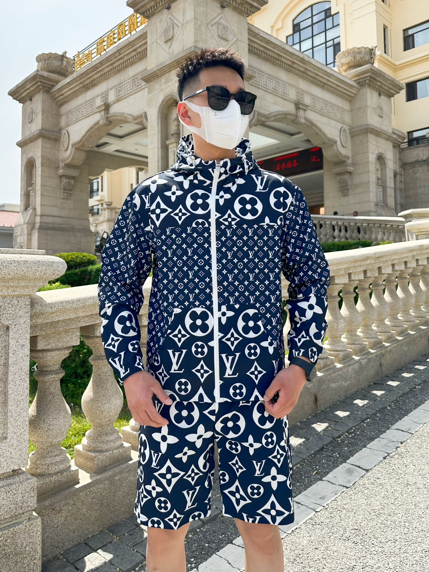 Louis Vuitton Basic Clothing M-l-xxxl