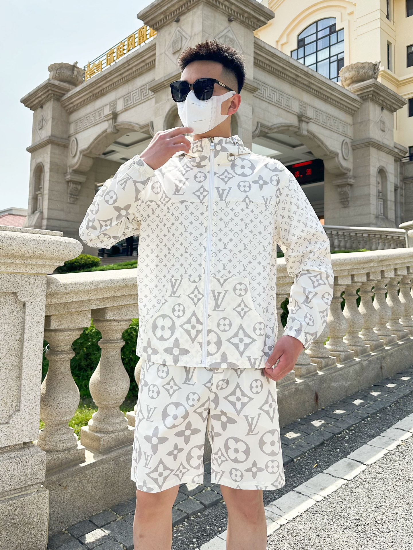 Louis Vuitton Basic Clothing M-l-xxxl