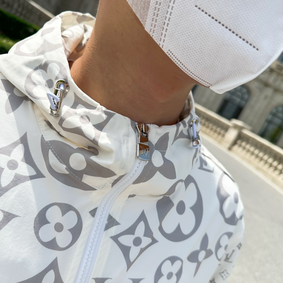 Louis Vuitton Basic Clothing M-l-xxxl
