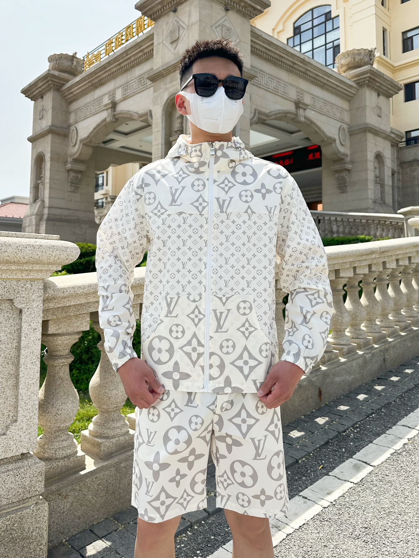 Louis Vuitton Basic Clothing M-l-xxxl