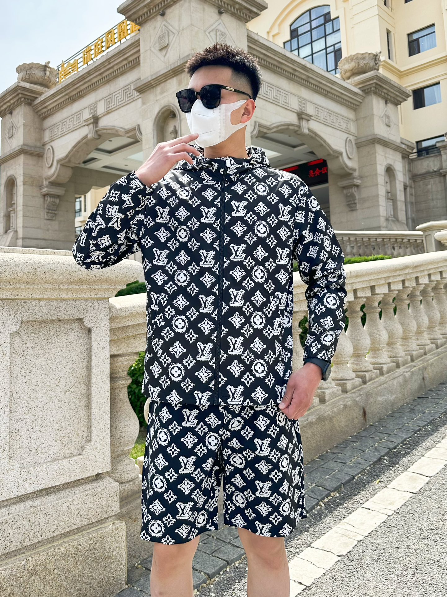 Louis Vuitton Basic Clothing M-l-xxxl