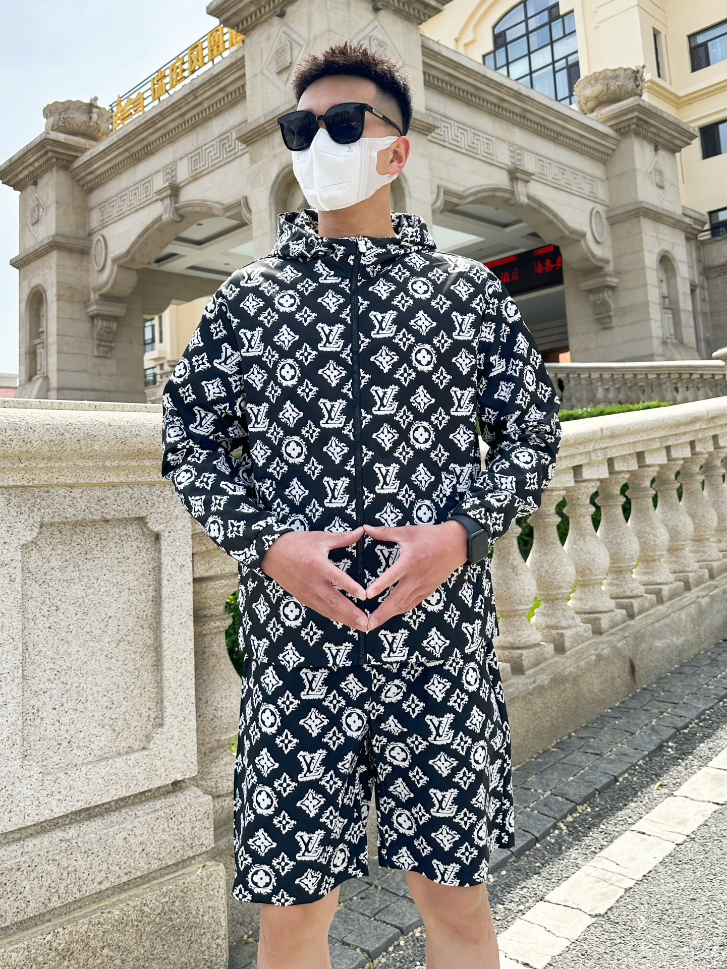 Louis Vuitton Basic Clothing M-l-xxxl