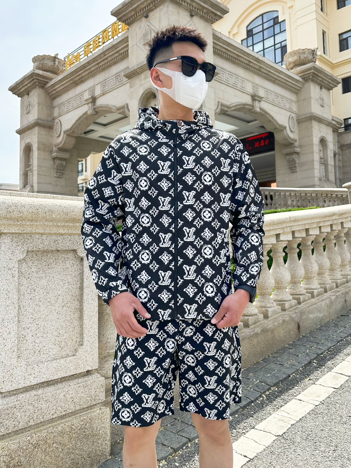 Louis Vuitton Basic Clothing M-l-xxxl