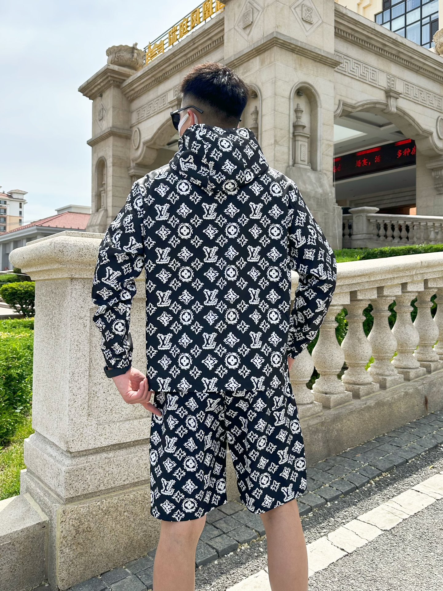 Louis Vuitton Basic Clothing M-l-xxxl