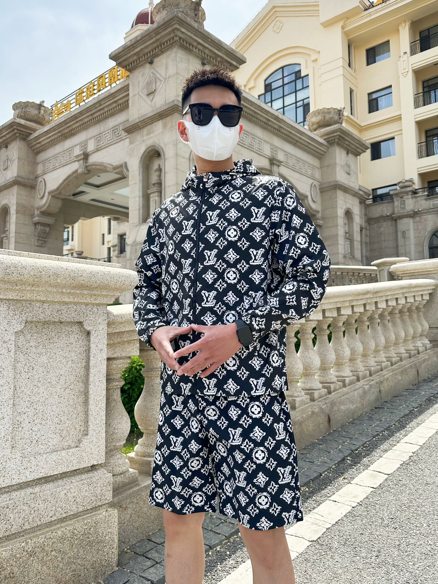 Louis Vuitton Basic Clothing M-l-xxxl