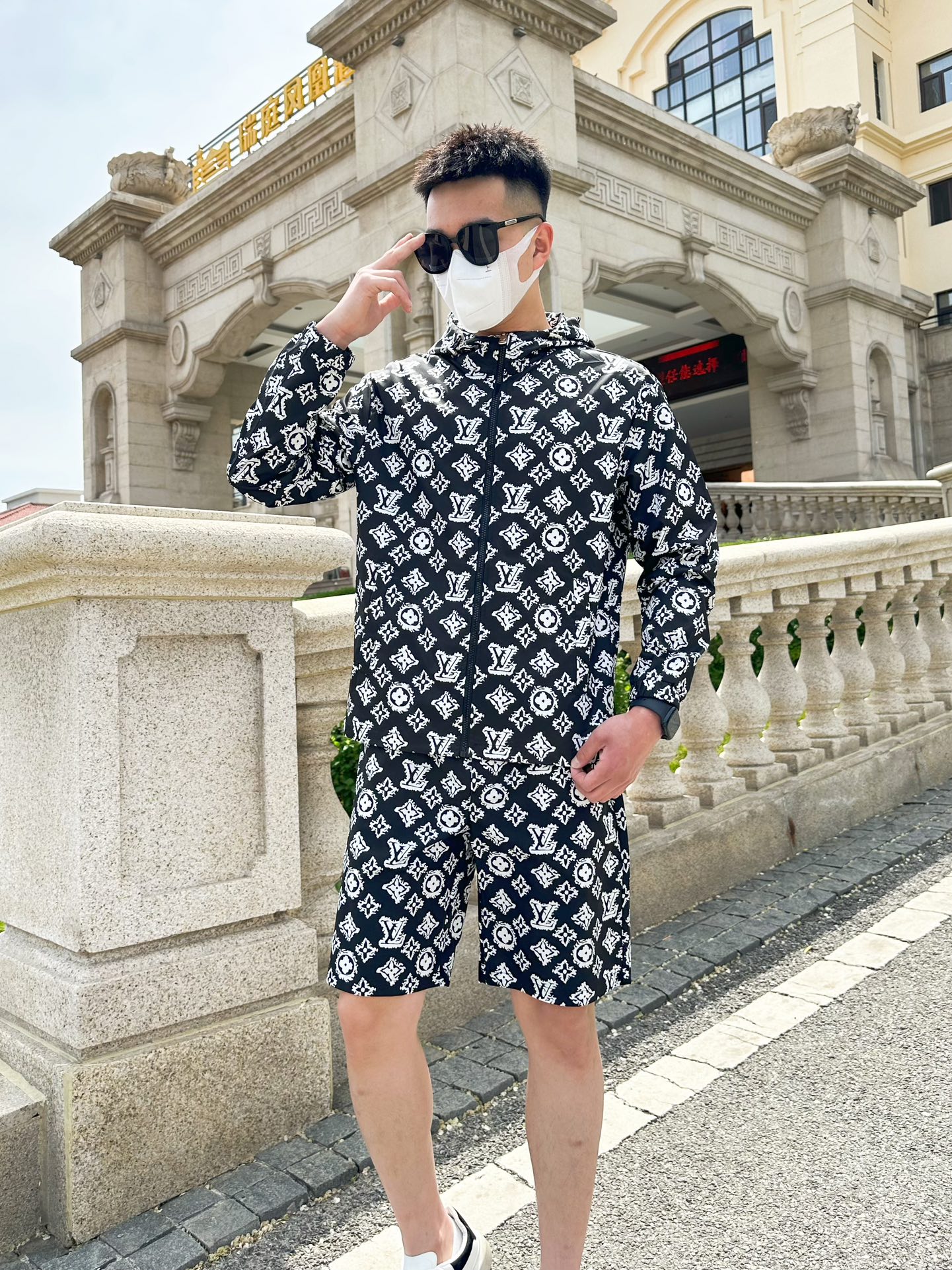 Louis Vuitton Basic Clothing M-l-xxxl