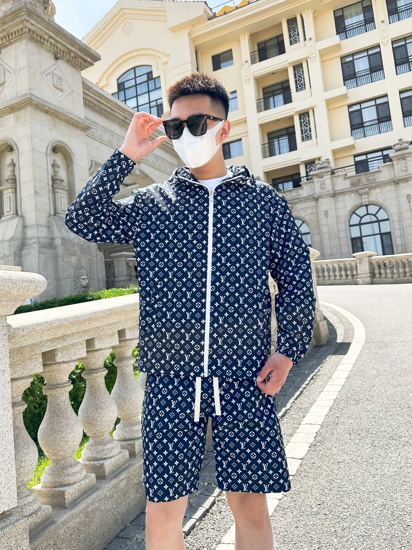 Louis Vuitton Basic Clothing M-l-xxxl