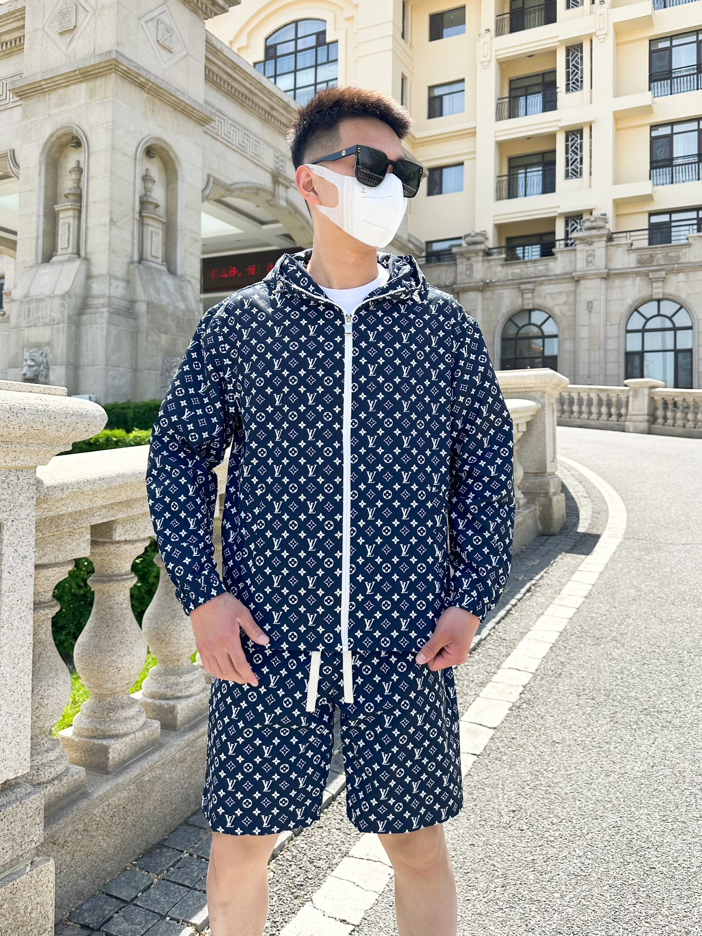 Louis Vuitton Basic Clothing M-l-xxxl