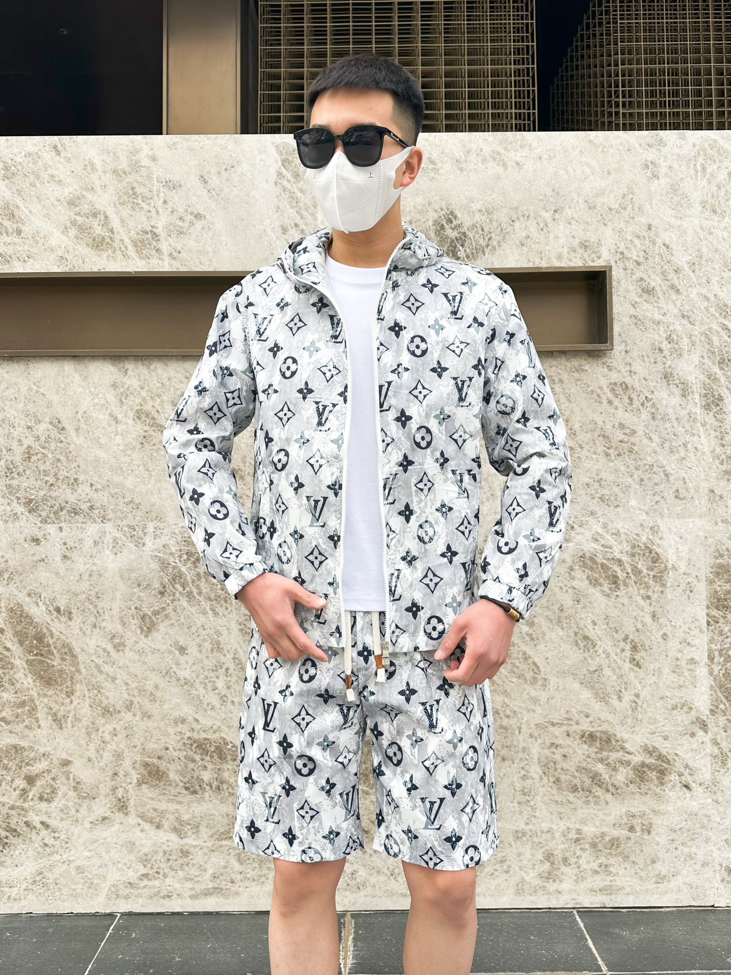 Louis Vuitton Basic Clothing M-l-xxxl