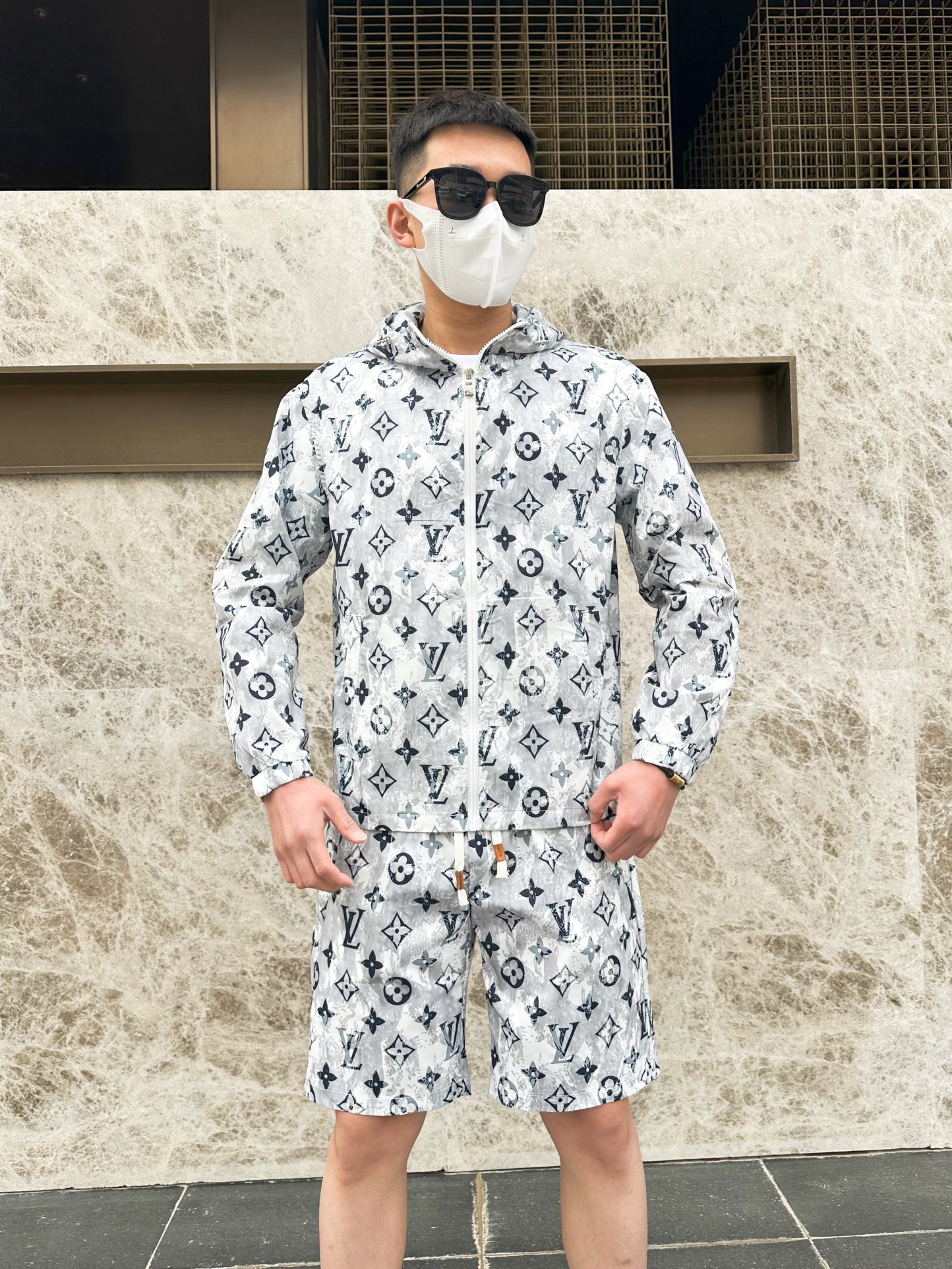 Louis Vuitton Basic Clothing M-l-xxxl