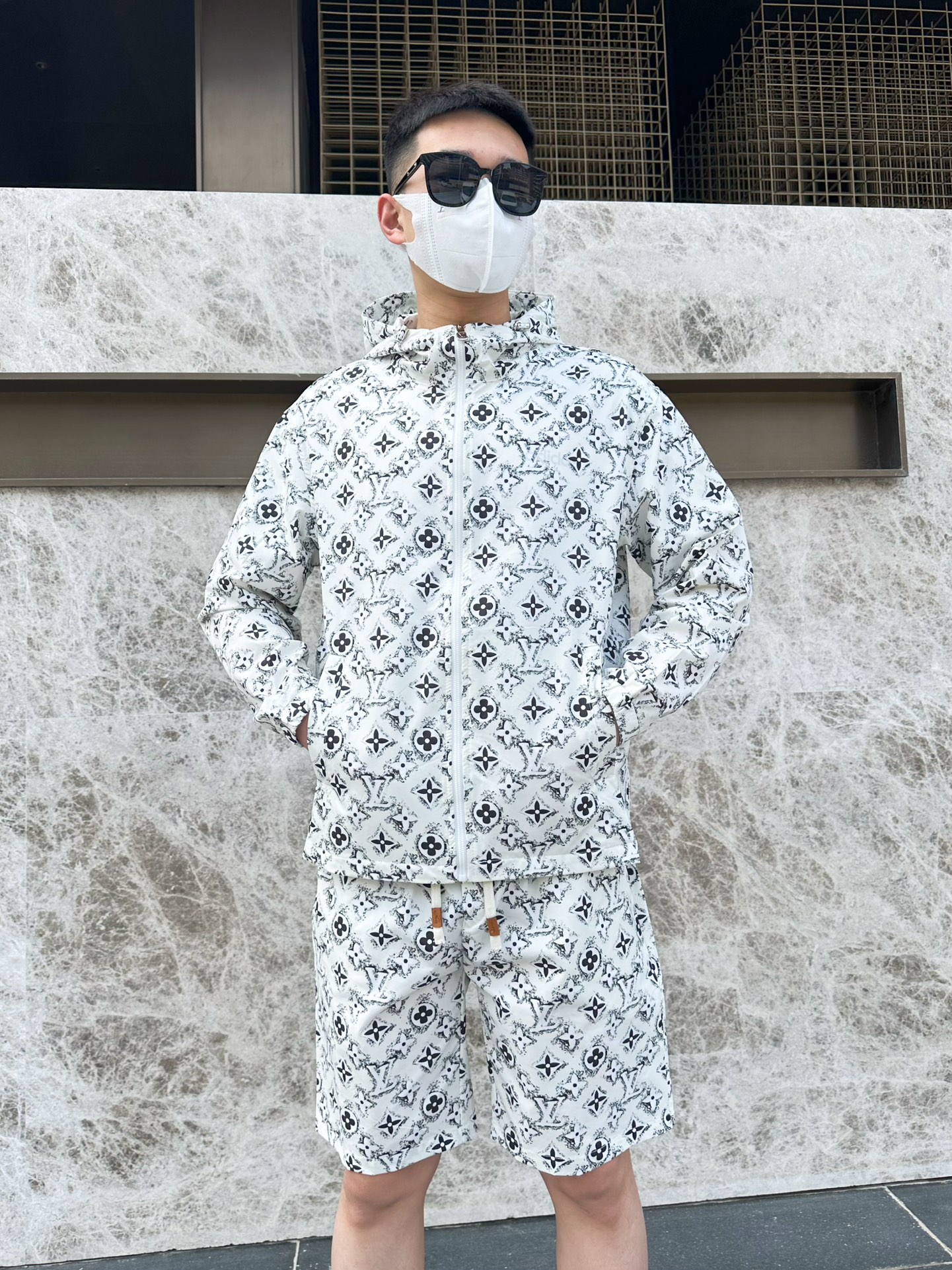Louis Vuitton Basic Clothing M-l-xxxl