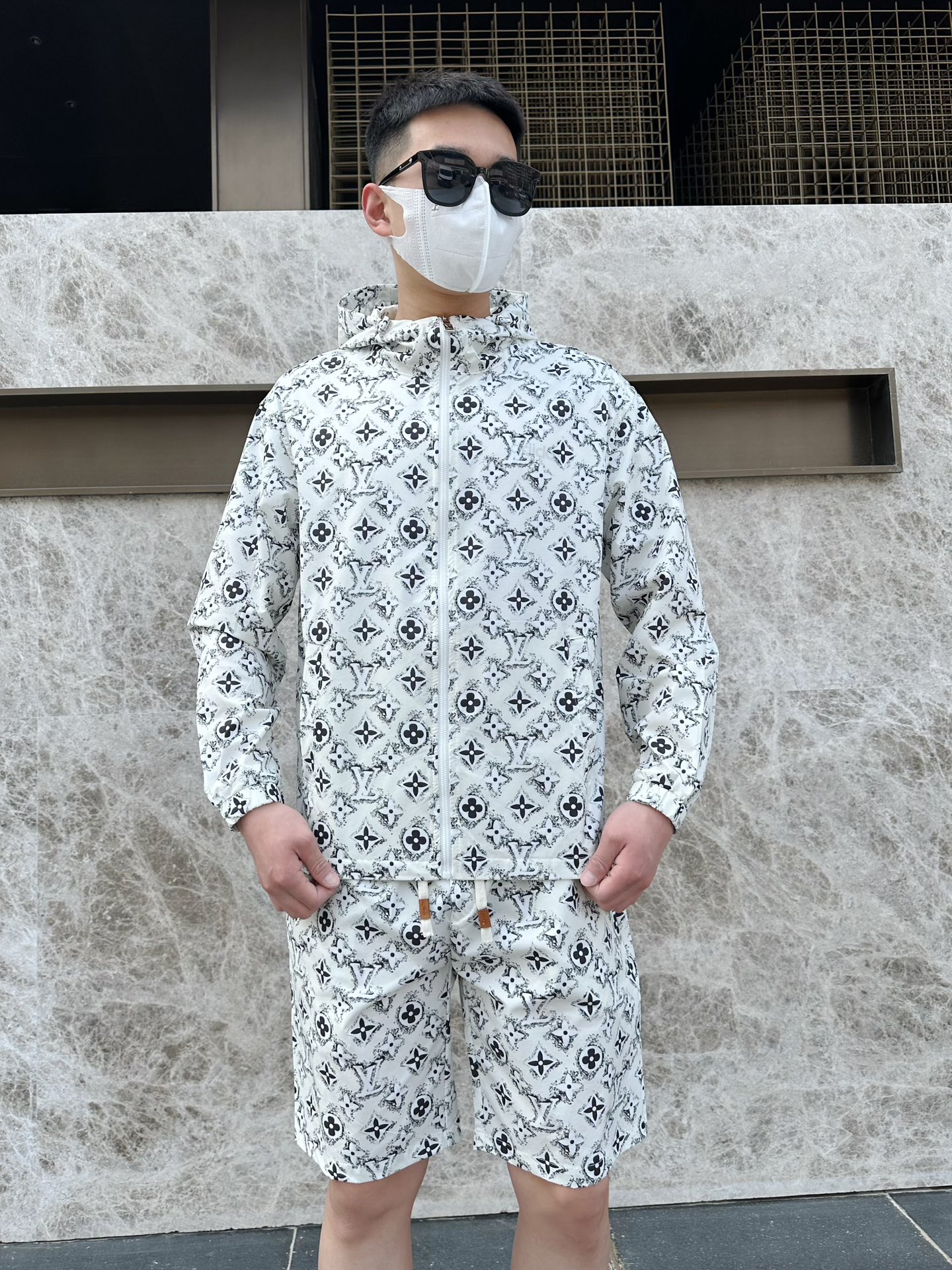 Louis Vuitton Basic Clothing M-l-xxxl