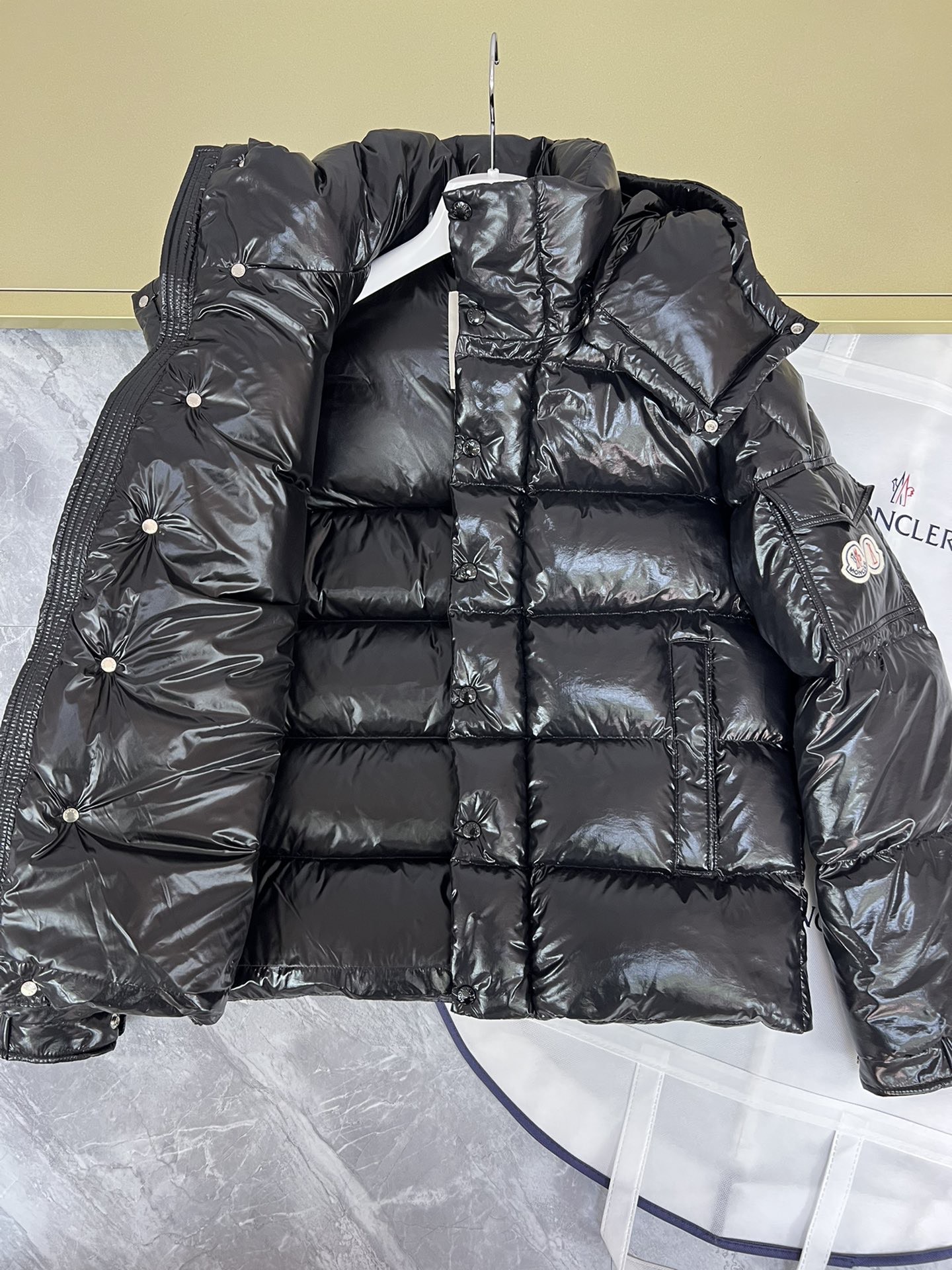 Moncler Down Jacket White Duck Down Black M-l-xl