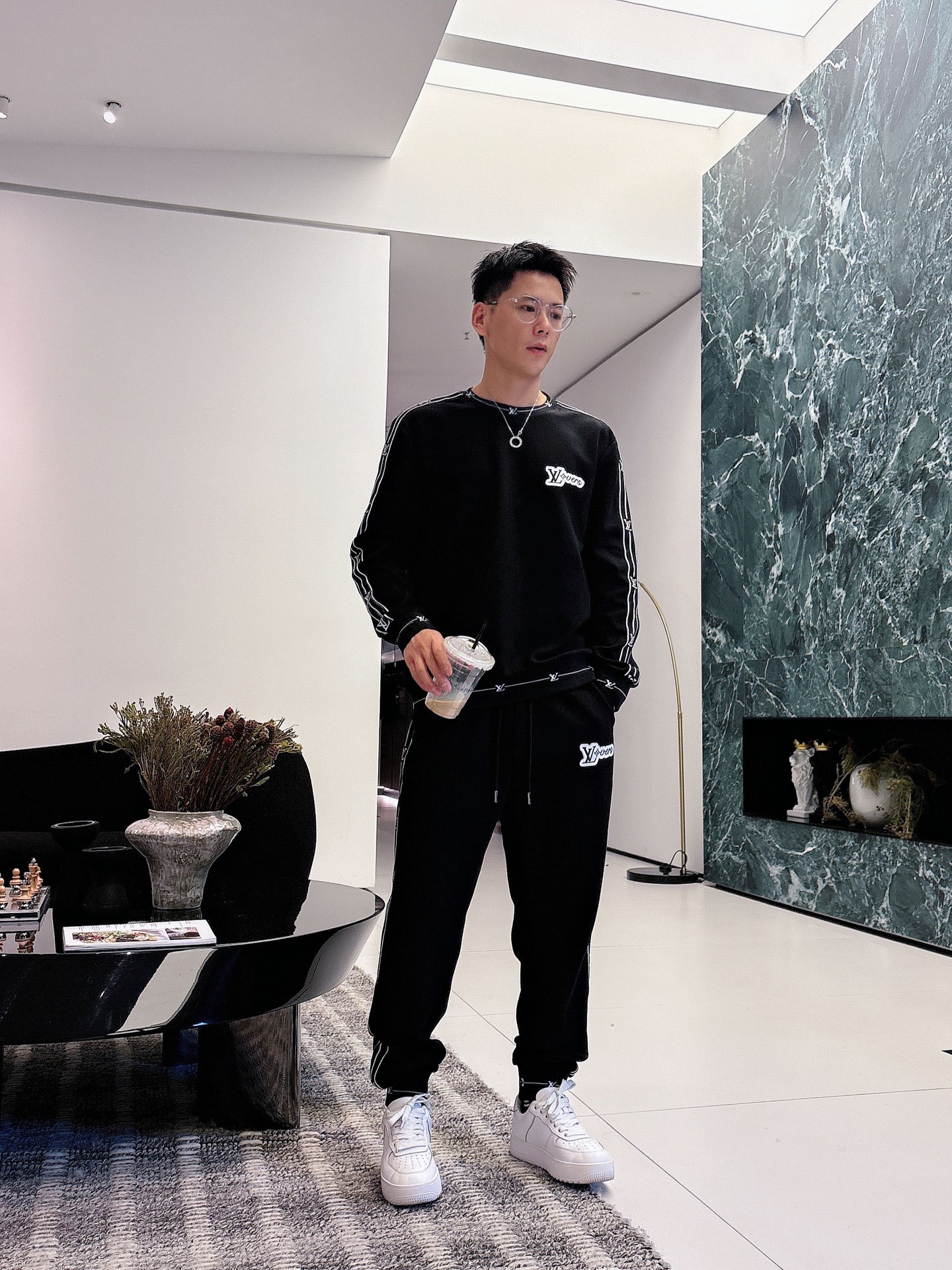 Louis Vuitton Basic Clothing M-l-xl
