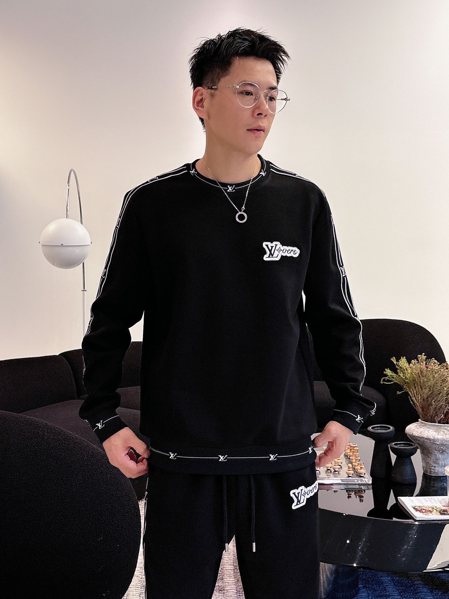 Louis Vuitton Basic Clothing M-l-xl