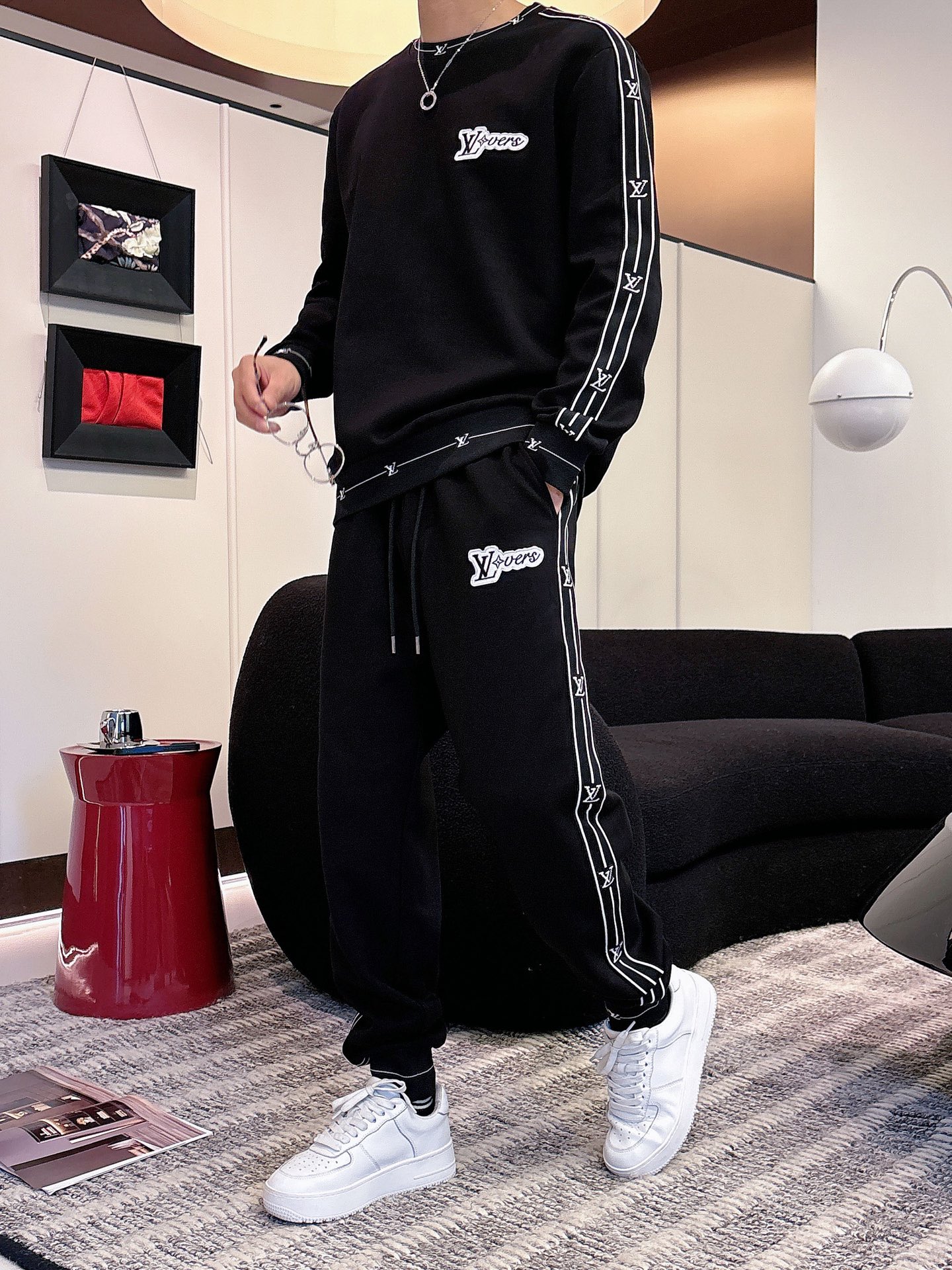 Louis Vuitton Basic Clothing M-l-xl