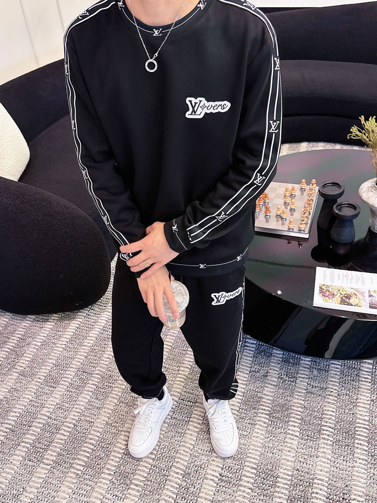 Louis Vuitton Basic Clothing M-l-xl